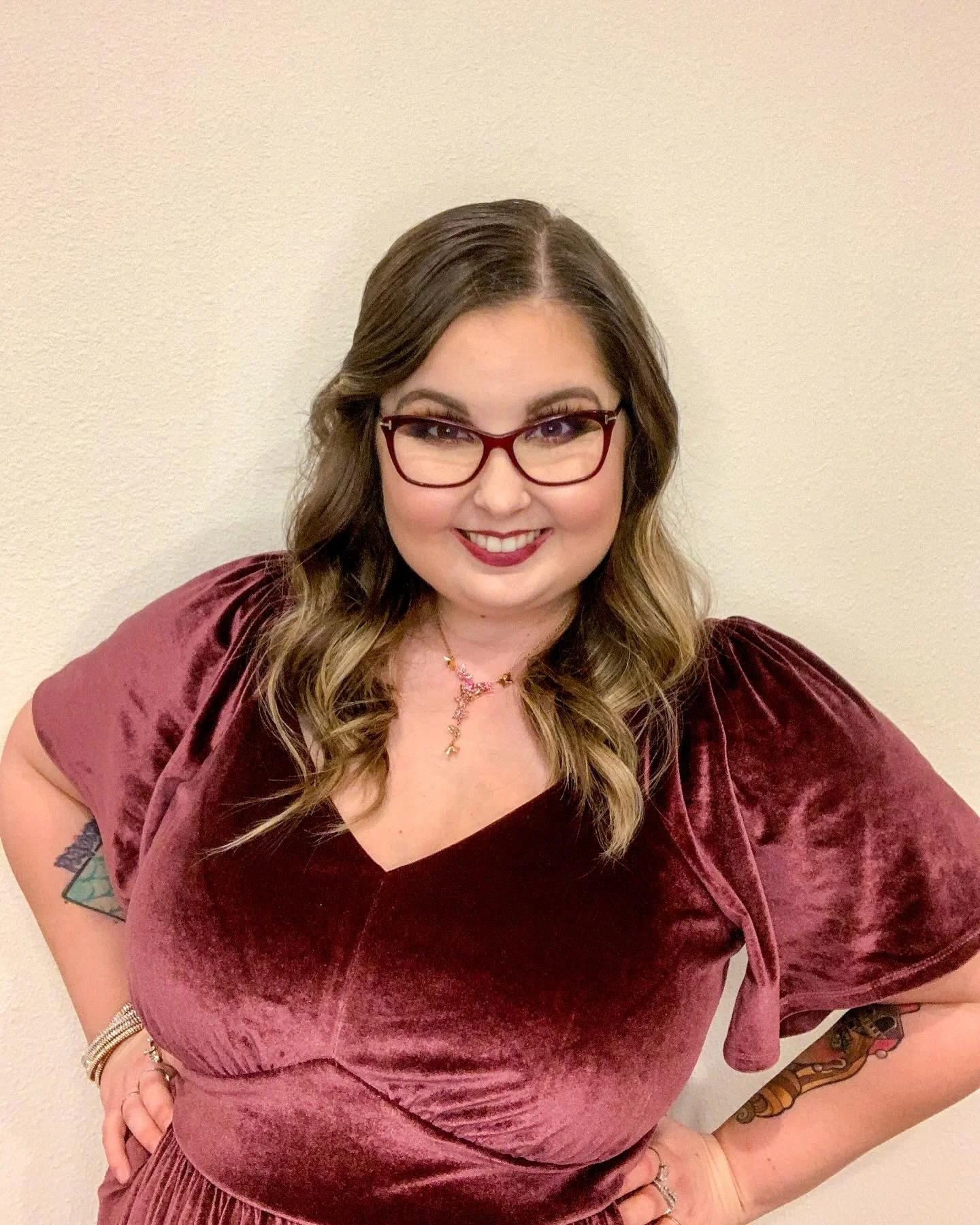 😎 I have my game face on because Spring 2025 classes begin next week! I am so excited to continue as a Public Relations major and Deaf Studies minor. 

These are behind the scenes headshot moments for my new website to promote my previous and curren