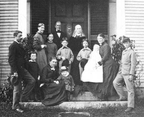 home-page-His-World-link-family-on-steps.jpg