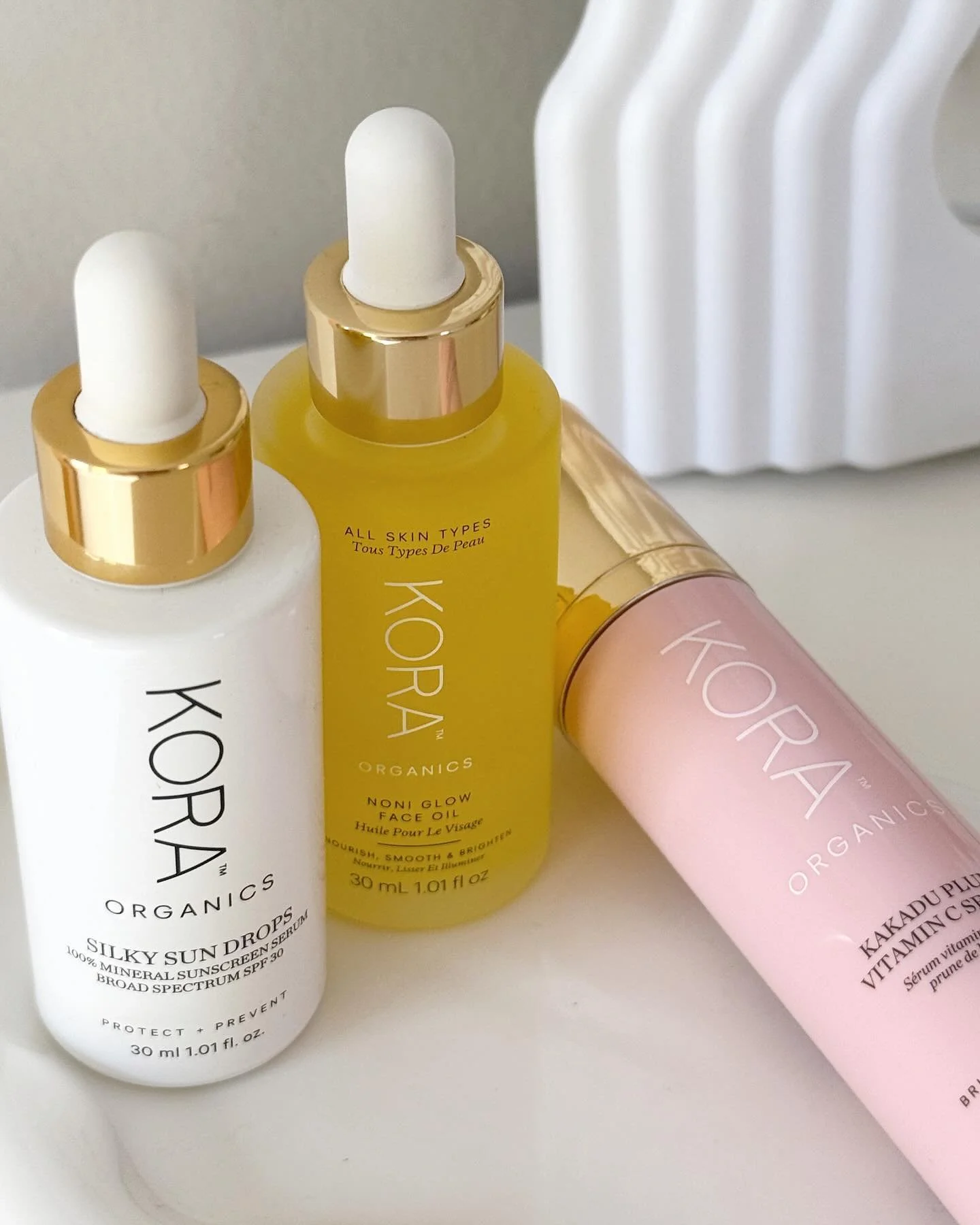 One of the stand out products for me this summer was the @koraorganics Silky Sun Drops. 🌞✨🤍

This is such a beautiful 100% mineral SPF 30 serum formula packed with antioxidant-rich botanical extracts that support and enrich the skin. I haven&rsquo;