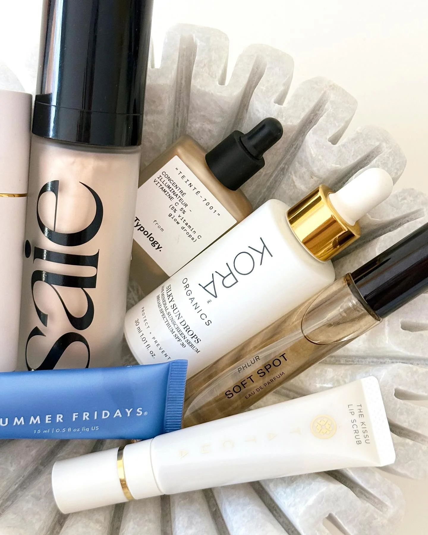 At that point in the year where the rainy days and lack of sunlight really start to take their toll! 🌧️🌂🌤️

What are some of your favorite ways to brighten up days in the colder months? 

A bowl of my favorite products is always a mood booster for