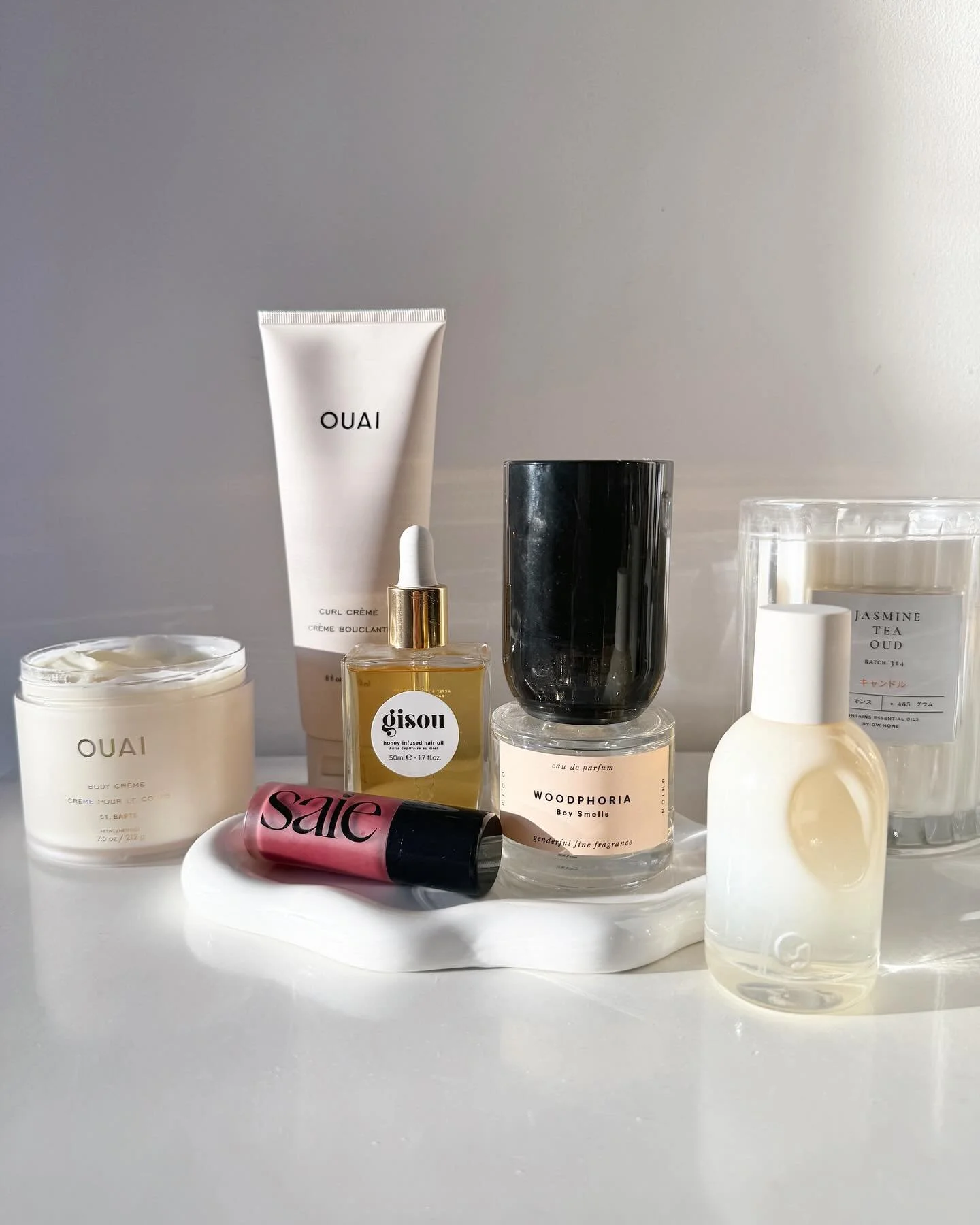 Fall favorites: this morning light and the first spritz of @boy__smells Woodphoria&hellip;🤎

Do you switch your perfumes for the season? I love woody/spicy scents and this one is the perfect for this time of year! Also loving the new Glossier Doux b