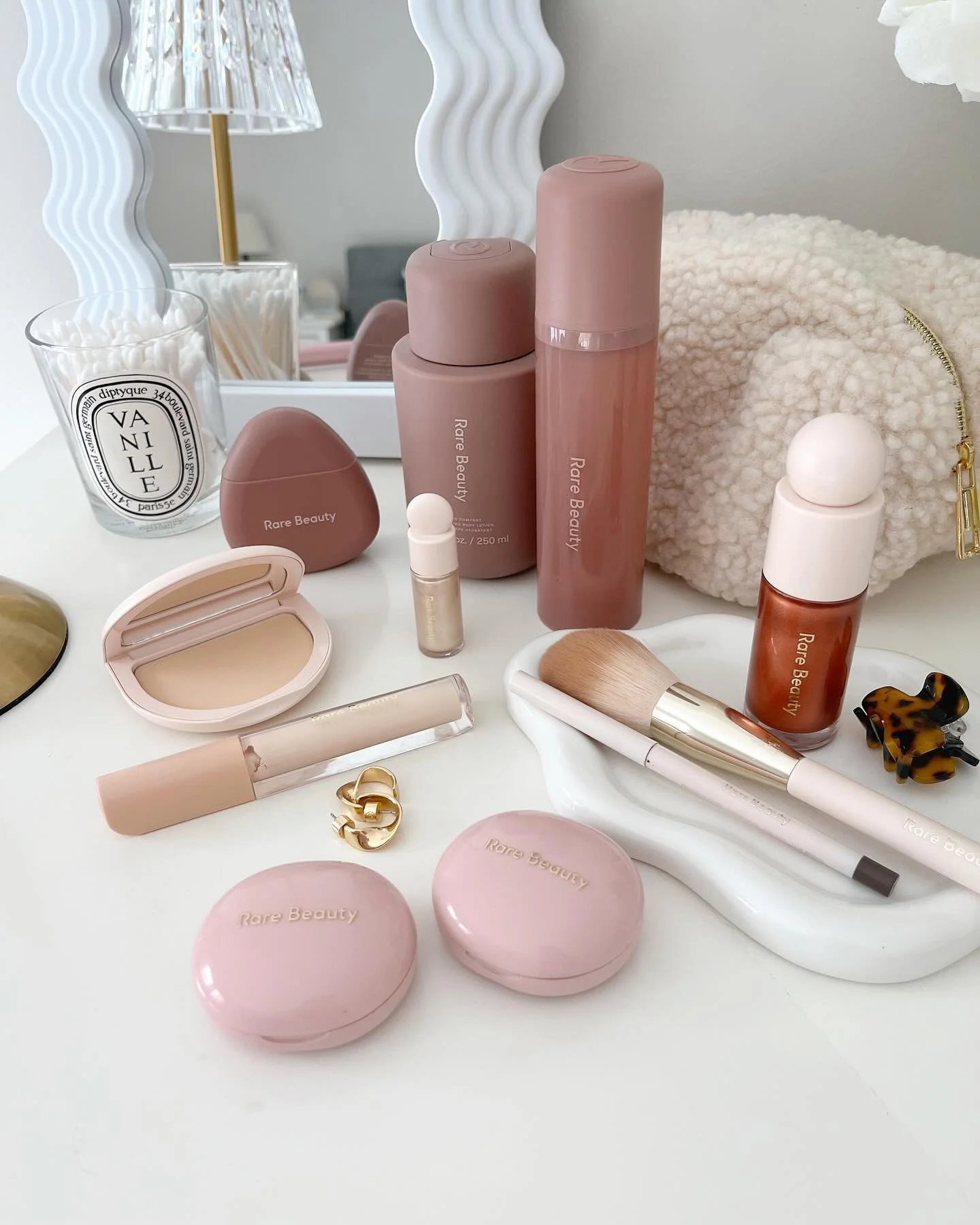 @rarebeauty favorites&hellip;💕💫

The find comfort body spray and lotion have been in heavy rotation since the weather has turned cold here. This is such a beautiful woody, cozy fragrance that is perfect for fall and winter. ❄️🧸

What is your favor