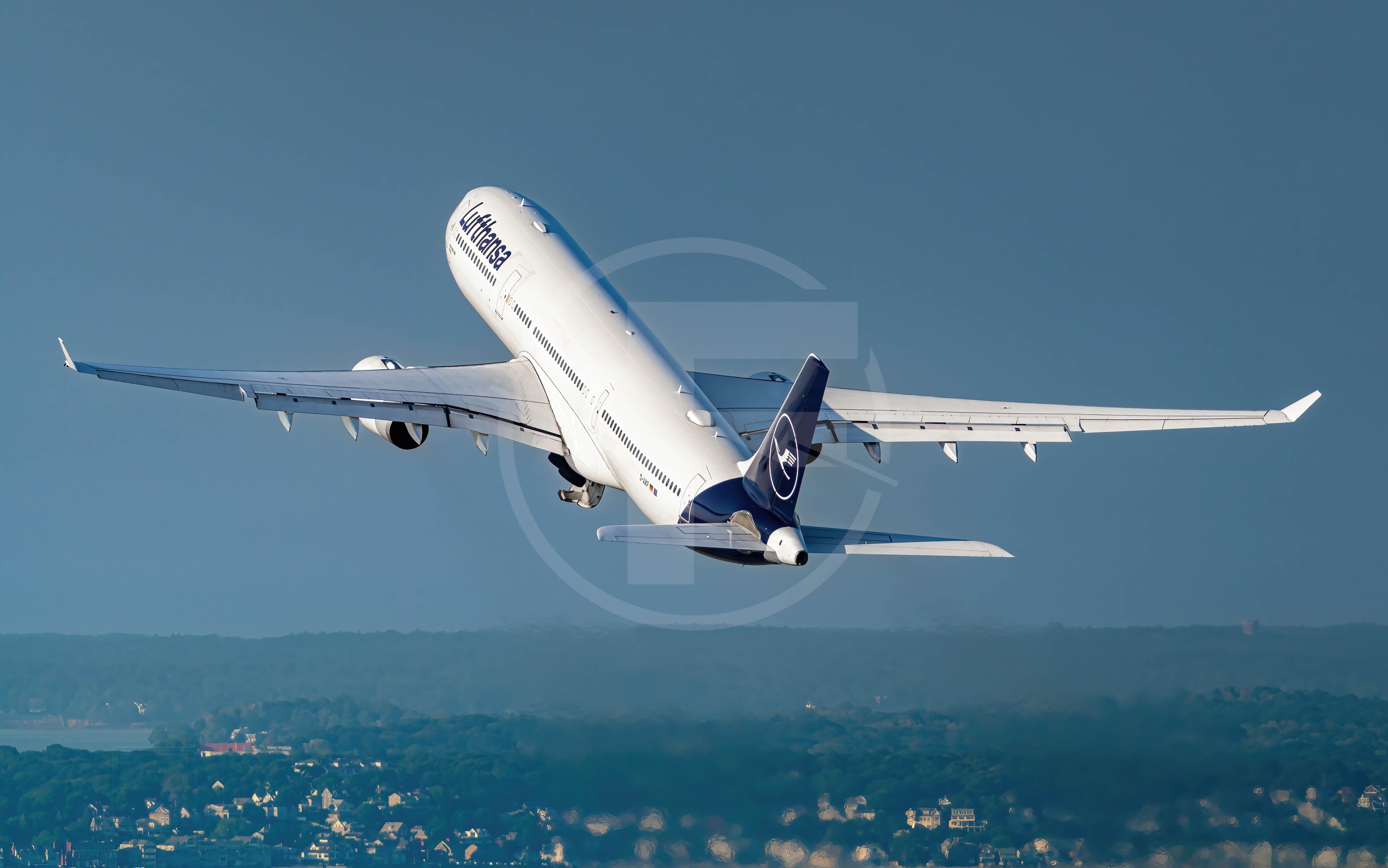 BOS HELI LUFTY A330 Climbout.jpg