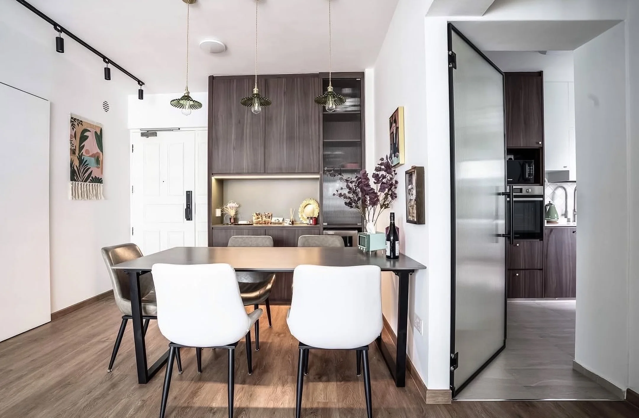 4 room resale hdb at Kim tian designed by couple abode showing a lining area with walnut cabinet and mid century modern theme