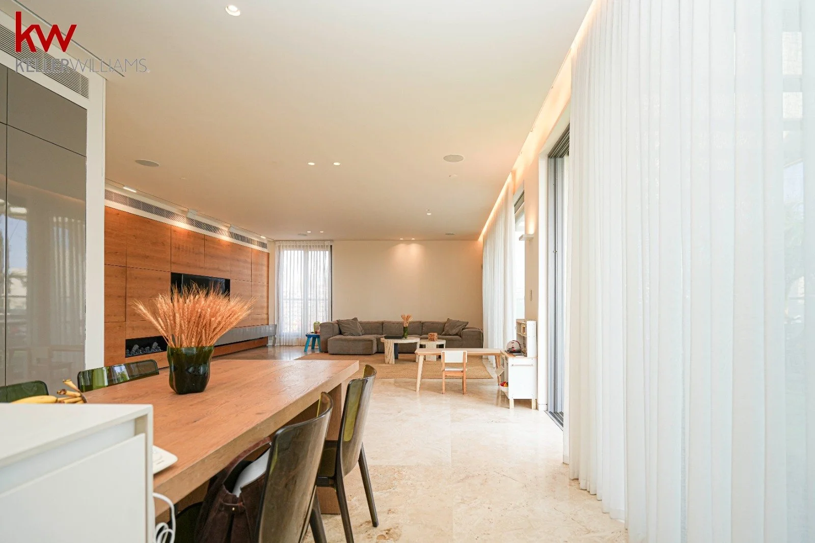 WhatsApp Image 2025-12-09 at 01.45.16_47448085.jpg