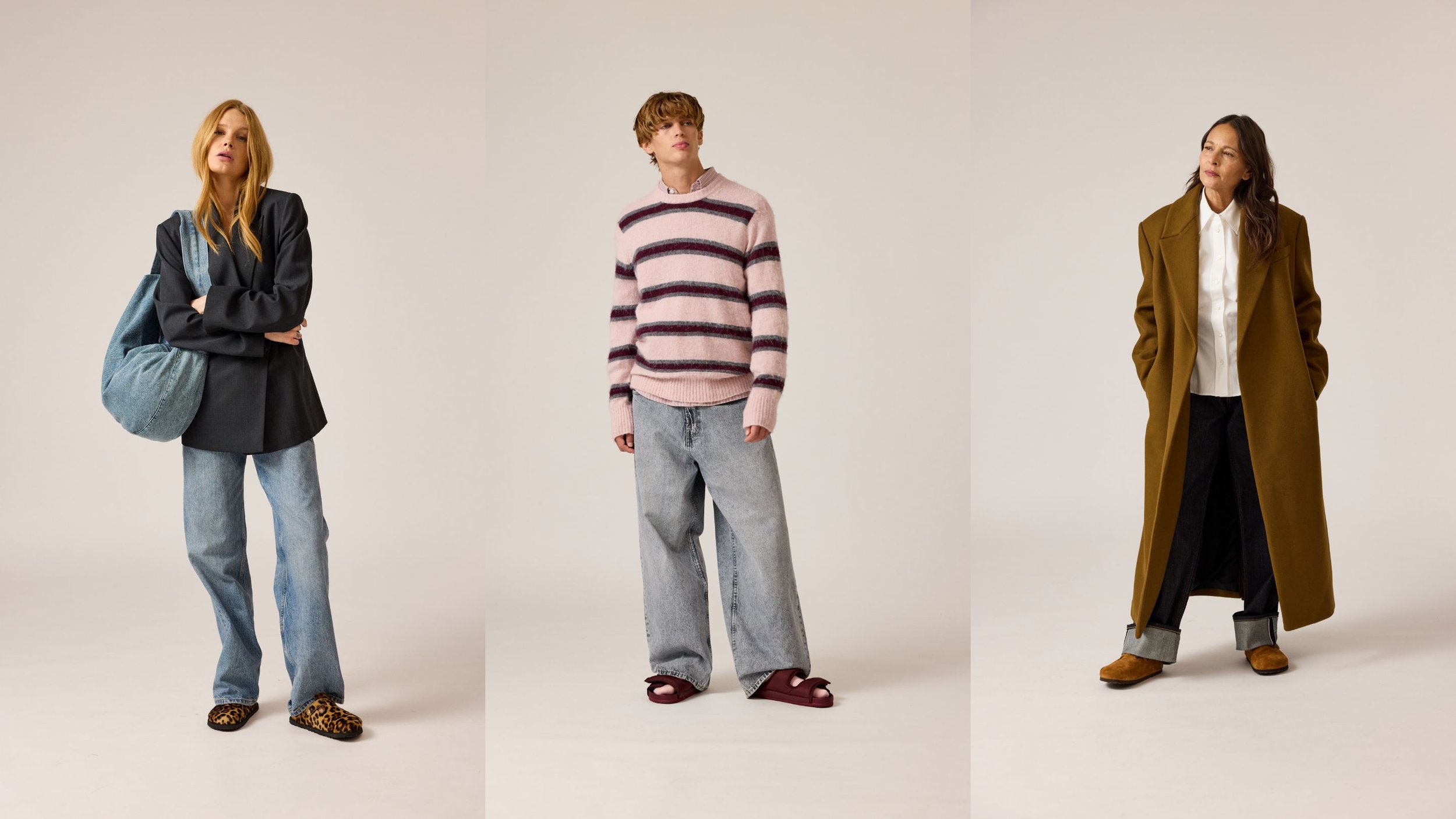 Drei Frauen in verschiedenen Freizeit- und Alltagskleidungen stehen vor neutralem Hintergrund.