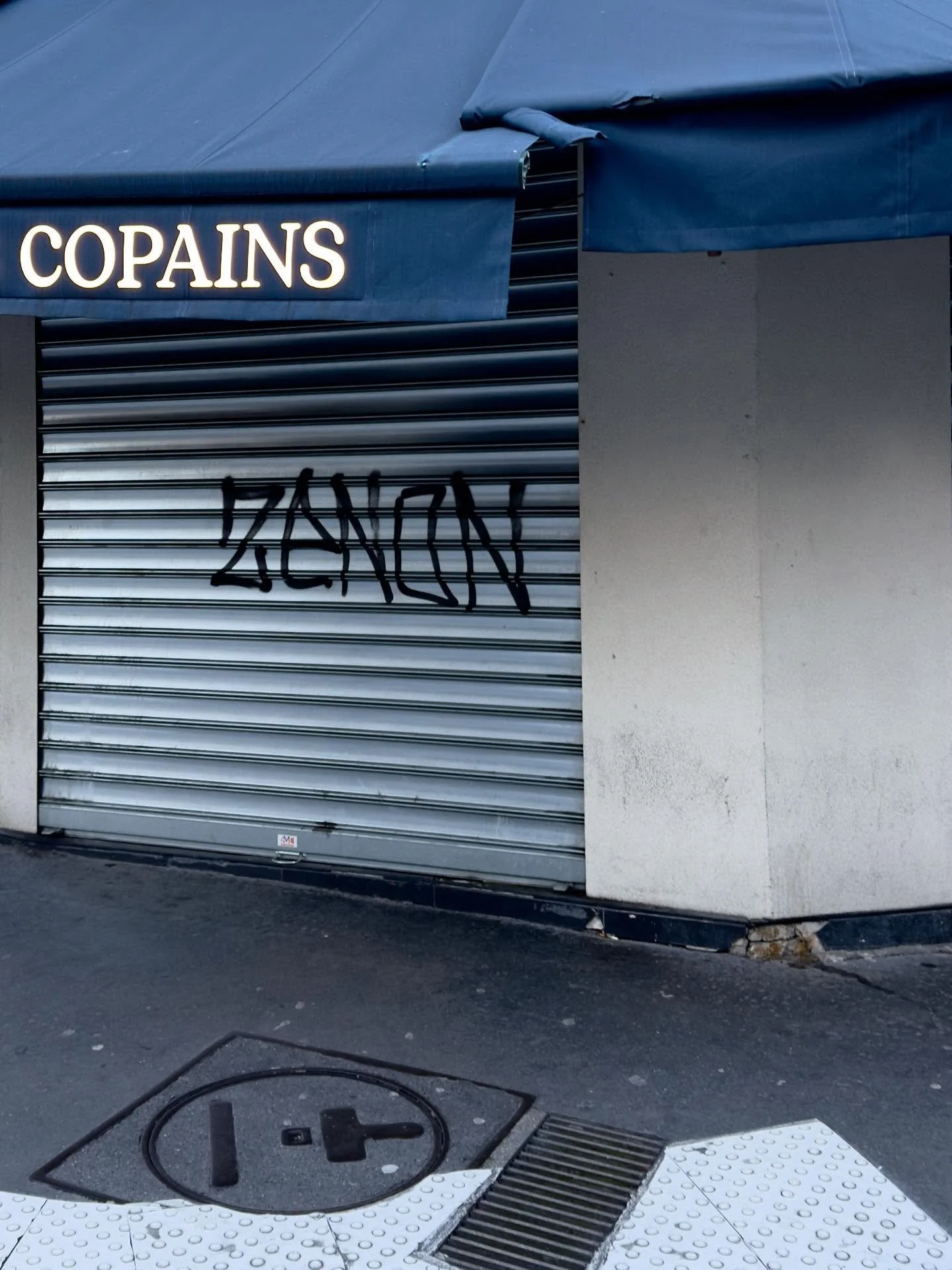 offline and we&rsquo;re in time  #photography #streetstyle