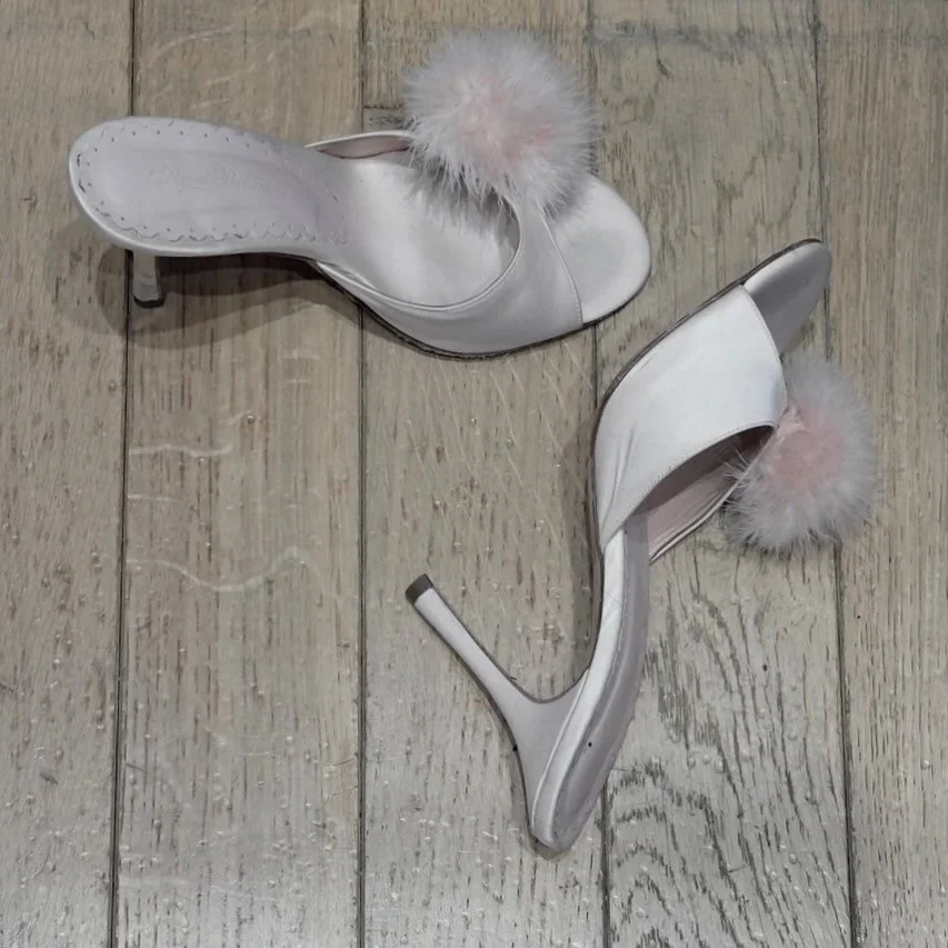 thinking my dreams will come back when..
.
.
.
.
#shoes @agentprovocateur