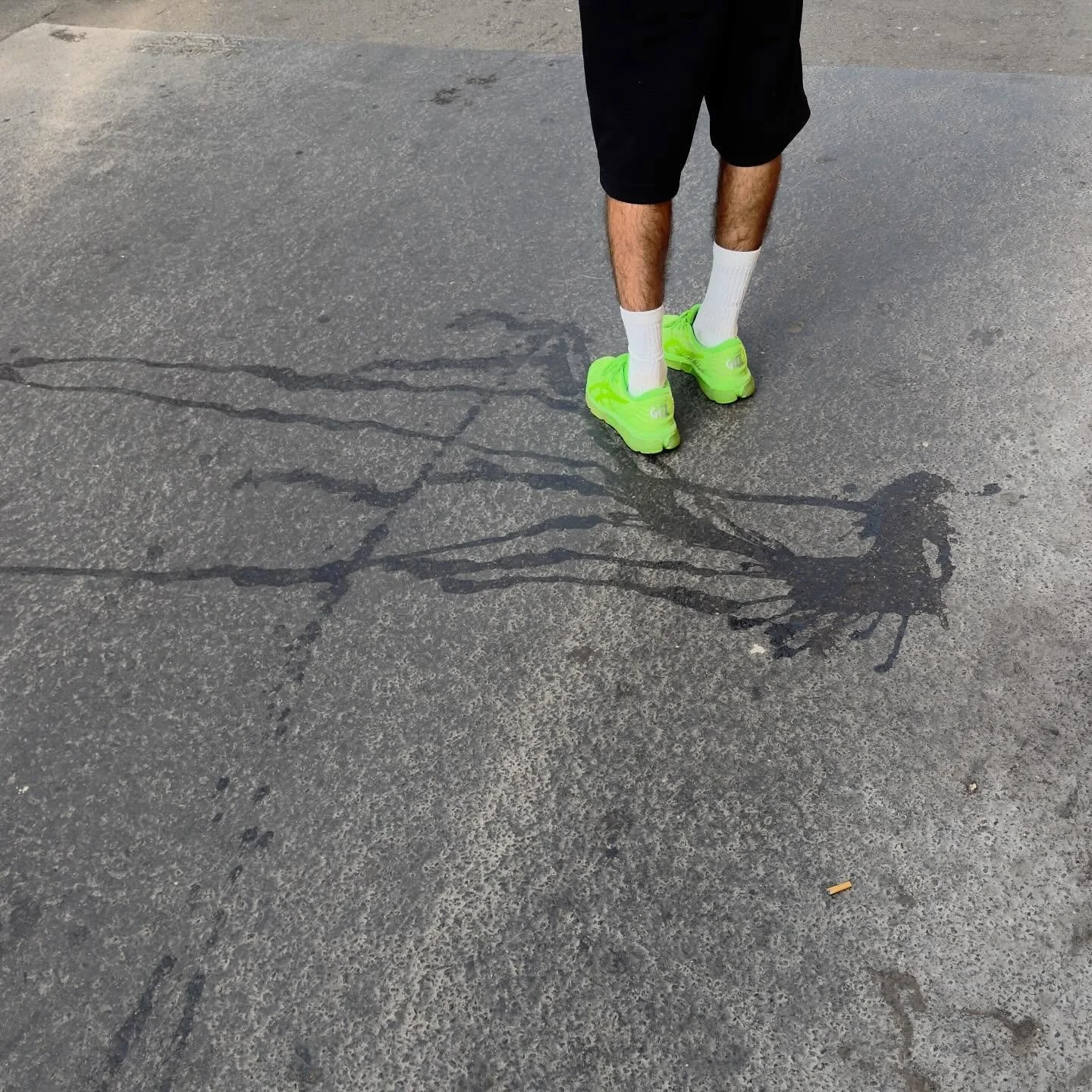 no comment 
.
.
.
.
.
#runningshoes #neon #parismetro #metro #fypageシ゚