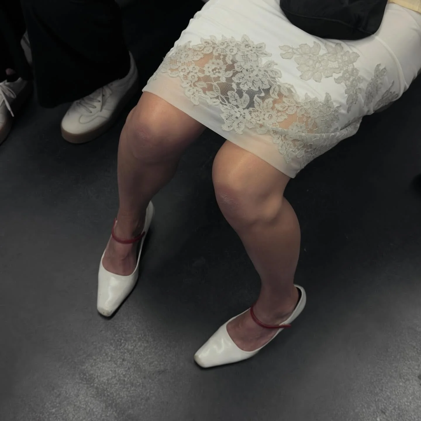 metro 3 babes .. gambetta
.
.
.
.
.
#paris #gambetta #photography #publictransport #metro #fashion