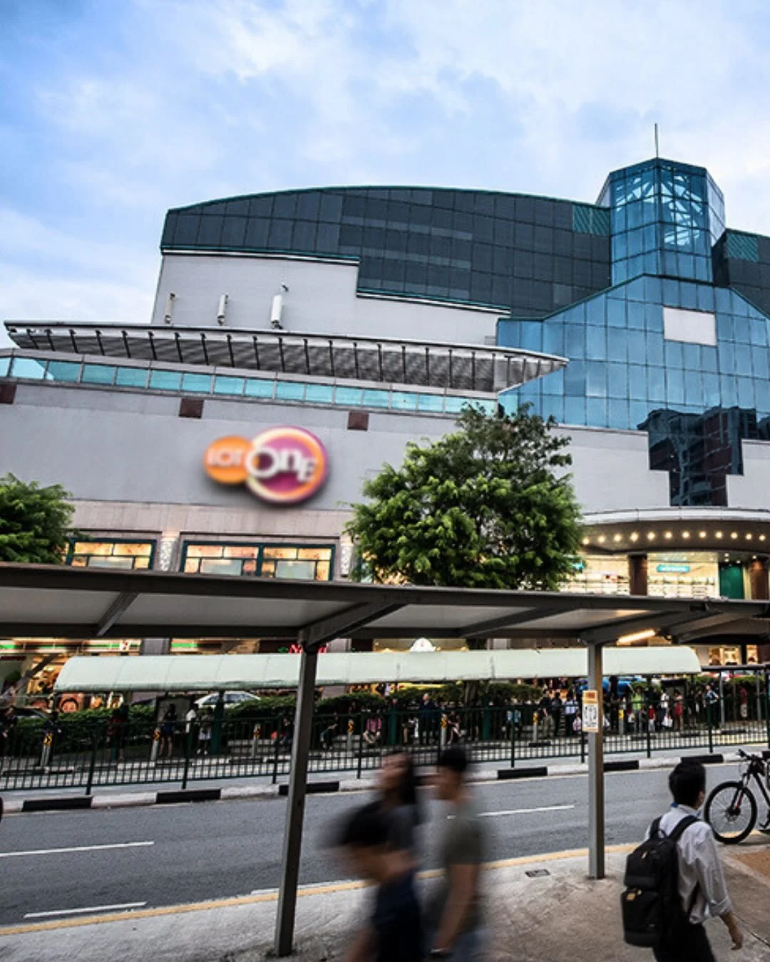 NEW LOCATION GIVEAWAY: We&rsquo;re pleased to share that we&rsquo;ll wrapping up the year with our 12th outlet tomorrow on 10 December 2025!

MAKE A GUESS WHERE: Three winners get to win a happy box each! 

1) Follow @taladthaibanana 
2) Like this po