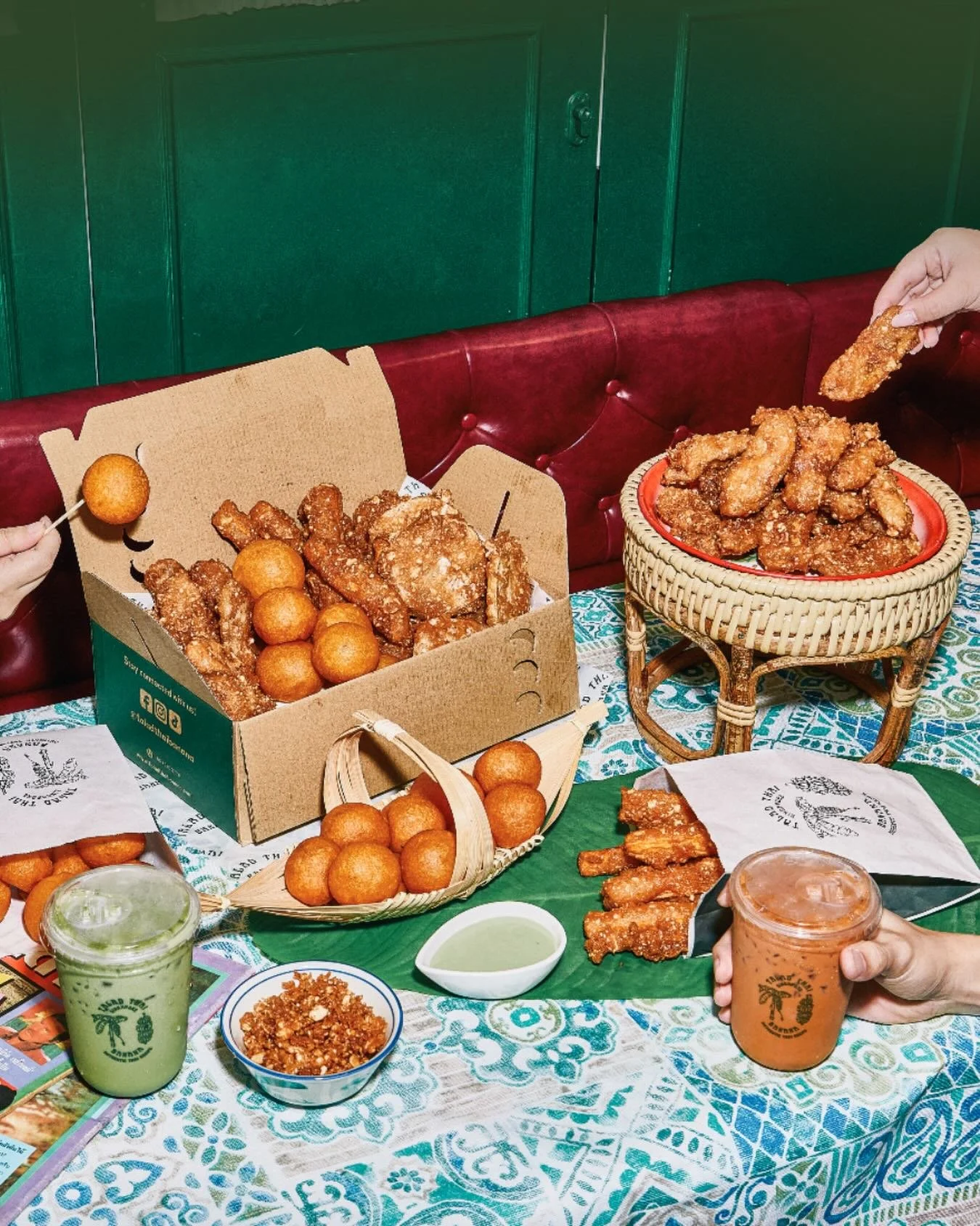 Selamat Hari Raya Aidilfitri! 🌙 

Our ramadan promotion exclusively available on @grabfoodsg will be on till end of this month through our outlets islandwide. Enjoy a mixed box of 36 fritters and 4x thai milk tea/green tea at $49.90 (U.P $66.90) 

P