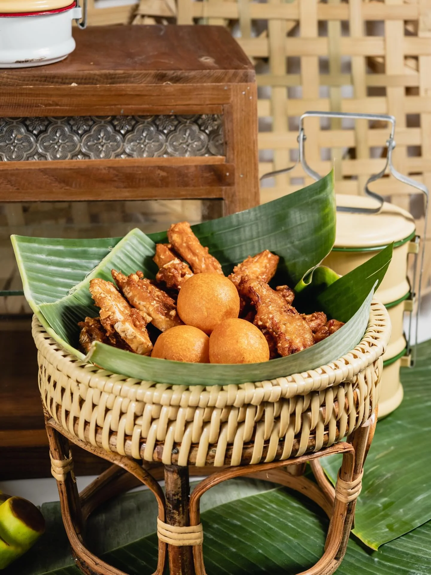 Can&rsquo;t decide on one item? Get our best-selling Mixed Favourites bag with 10 whopping fritters!  Complete your experience add on a cup of hand-brewed Thai Milk Tea or Thai Green Milk Tea for just $2! 🍃 

P.S. We have a new addition coming soon 