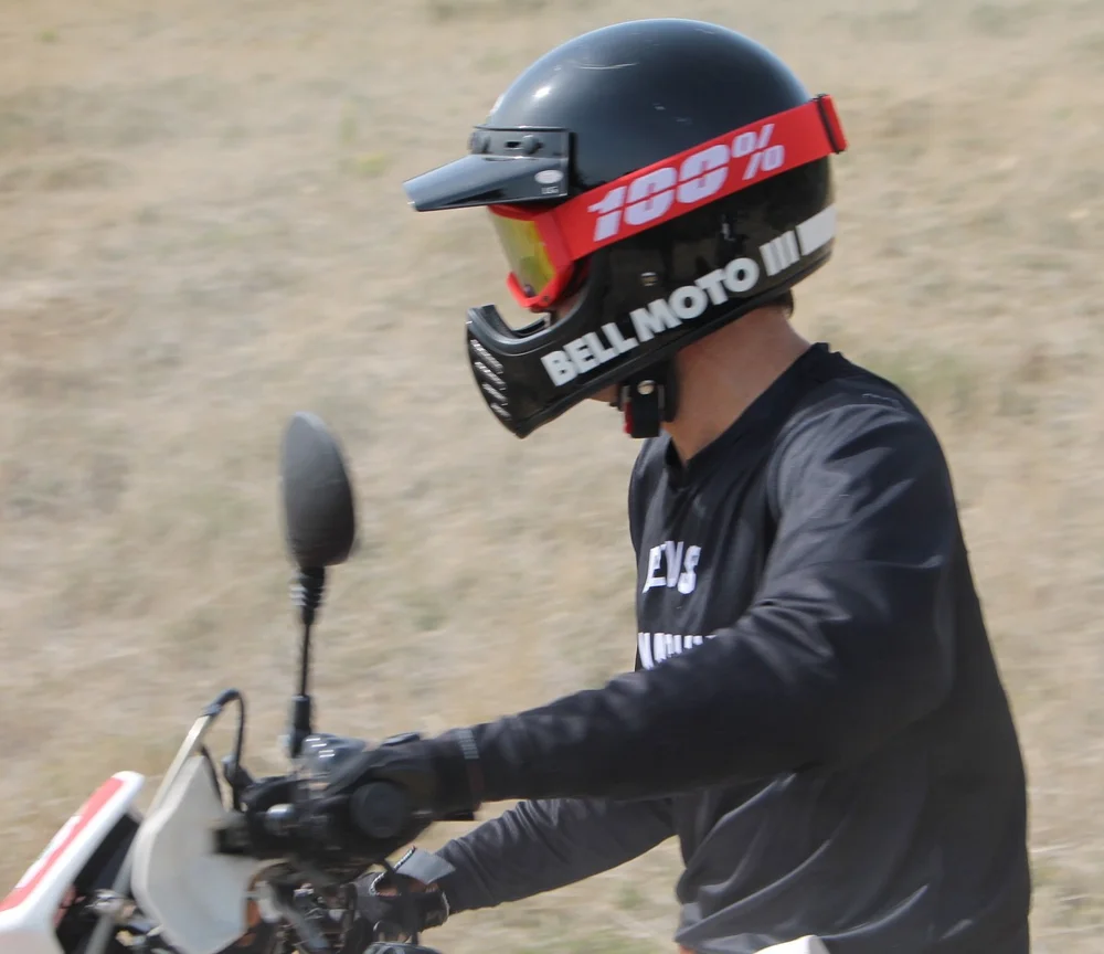 Quelques tours de roue pour r&eacute;gler la machine ! 🧰

Nouvel article dimanche prochain, abonne-toi ! 🏁

#xr600r #hondaxr600r #600xr #xr400 #vintagejapanesemotorcycles #90smotorcycles