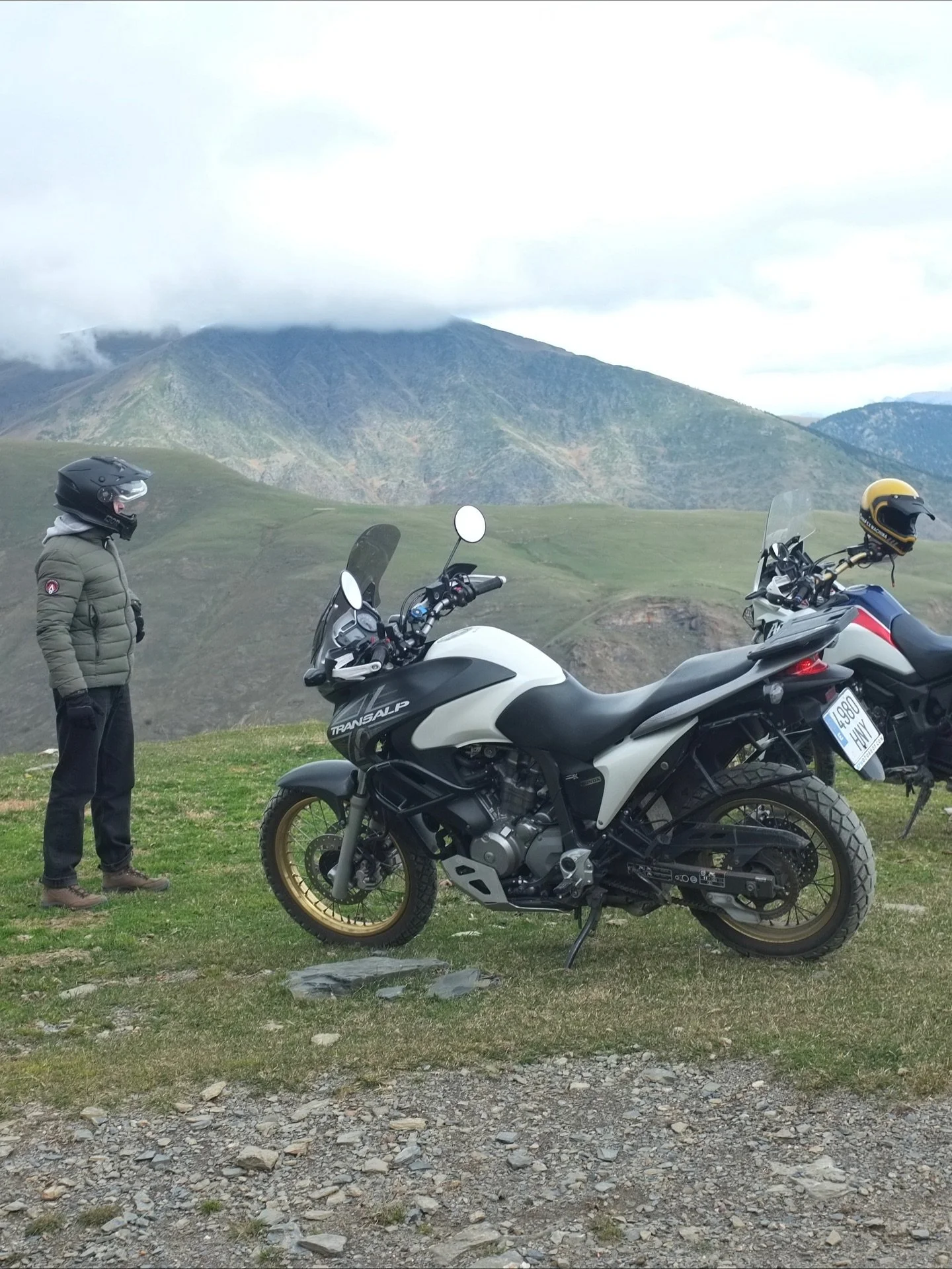 Off-road dans les Pyr&eacute;n&eacute;es catalanes, deux jours express pour rouler sur les pistes des stations de ski de la vall&eacute;e d&rsquo;Aneu 🦅

📲 Article disponible, lien bio 

Abonne-toi pour ne rien rater ! 🏁

#pyreneescatalanes #offro