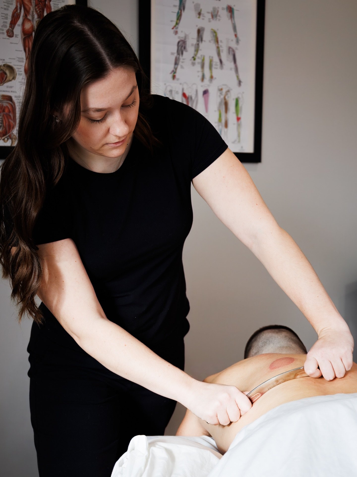 Muscle scraping is one of those tools Rachel uses to help break up tension, improve mobility, and get you moving pain free again. 🏃 

Whether you&rsquo;re dealing with tight muscles, old injuries or just feeling the tension from training, Rachel&rsq