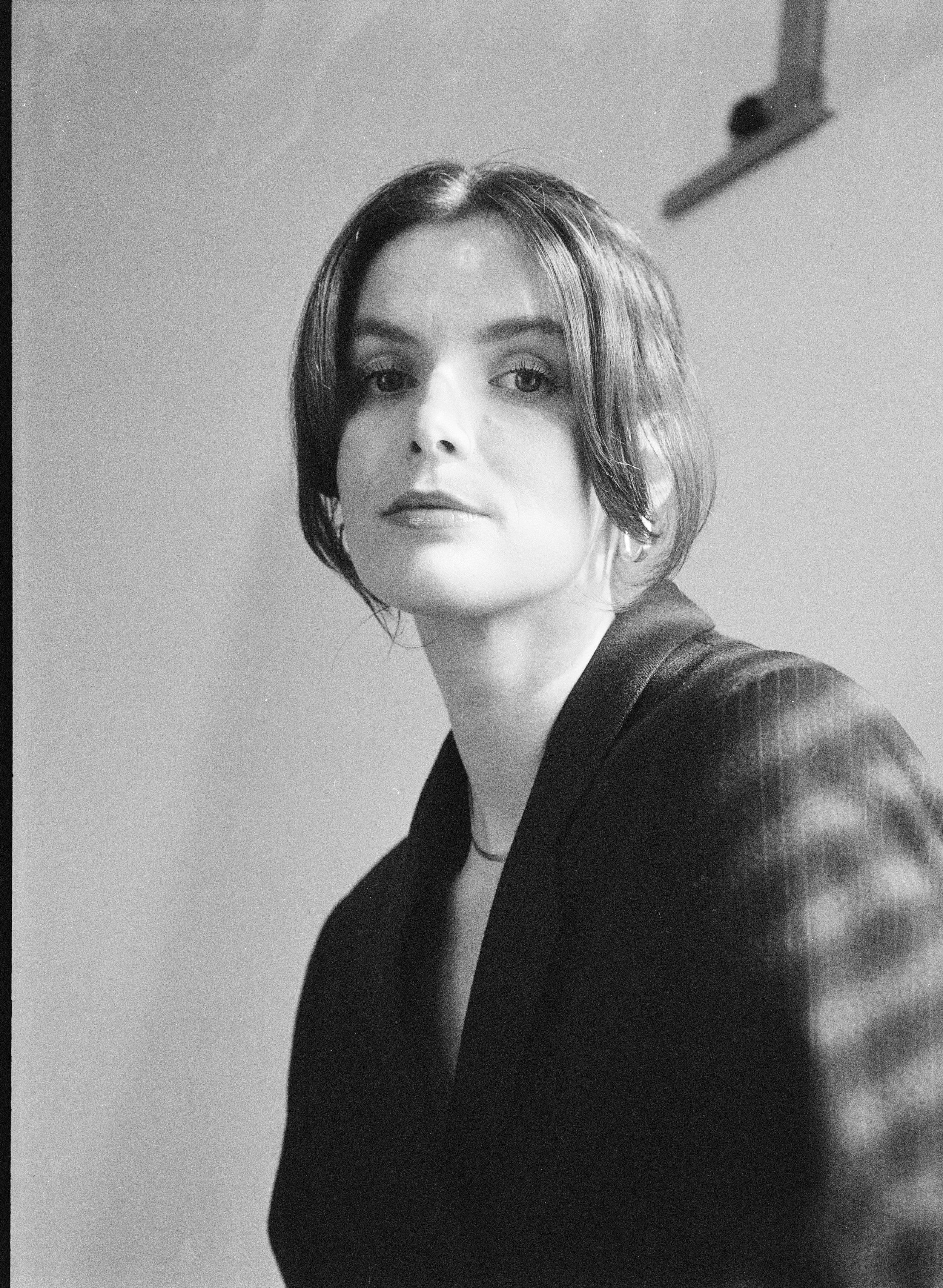 Portrait von Rebecca Weber, analog fotografier von Leon Greiner.
