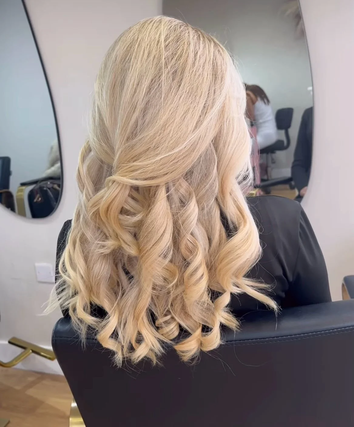 Add volume, shine, and confidence with our signature blow dries — from bouncy glam to sleek and smooth.
Includes: Blow Dries (long hair/extensions), Model Prices