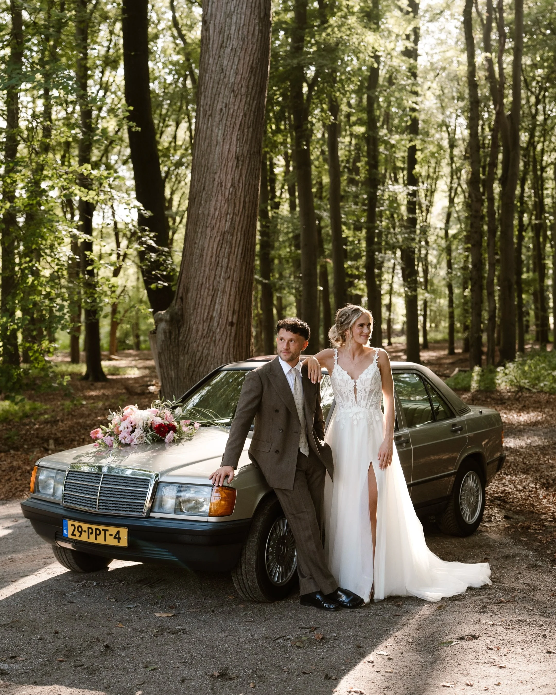 10.09.2026 | Mr. &amp; Mrs. Rosmolen

Dankbaar voor iedereen die deze prachtige dag mogelijk heeft gemaakt. 🤍

Fotograaf: @icufotografie.nl 
Videograaf: @xandertukkerproductions 
Kaart &amp; designs: @secretsalt_studio 
Locaties: @mas_montagne_amero