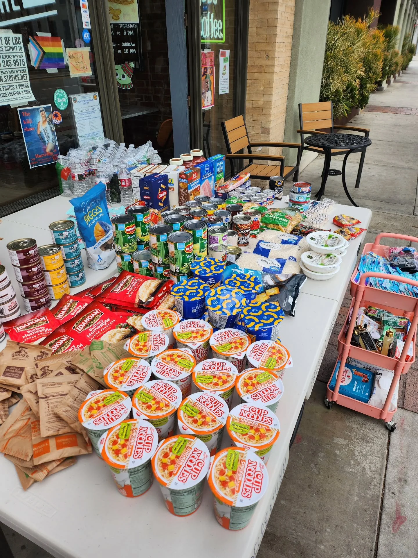 out here 10 AM-12 PM every wednesday with donations we've been collecting from all you amazing people!!! come by if you need anything! 🩷
#longbeach #lbcommunity #losangeles #lbcoffeeshop #lacoffee #fooddrive #groceries