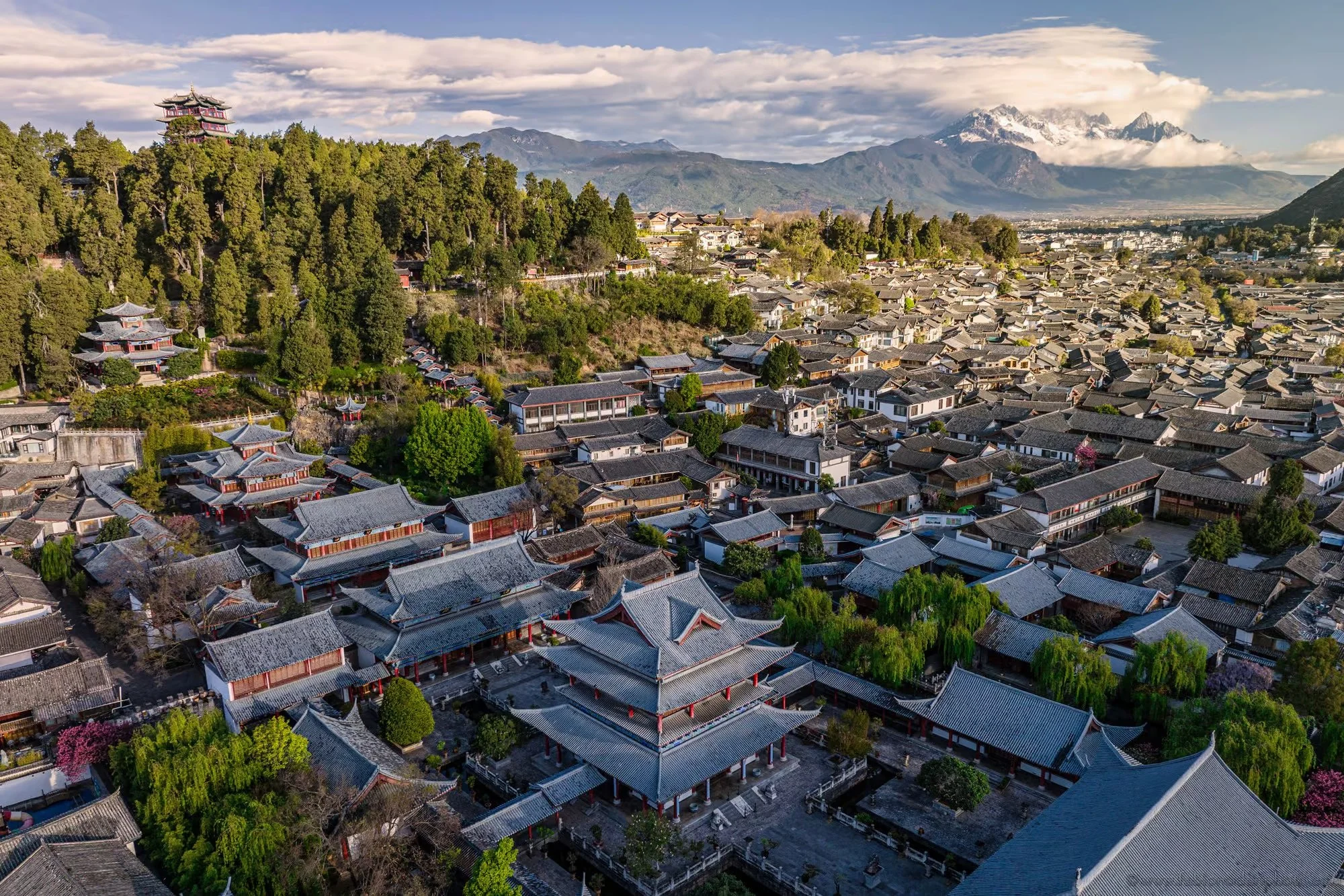 lijiang-old-town-naxi-architecture-mountains.jpg