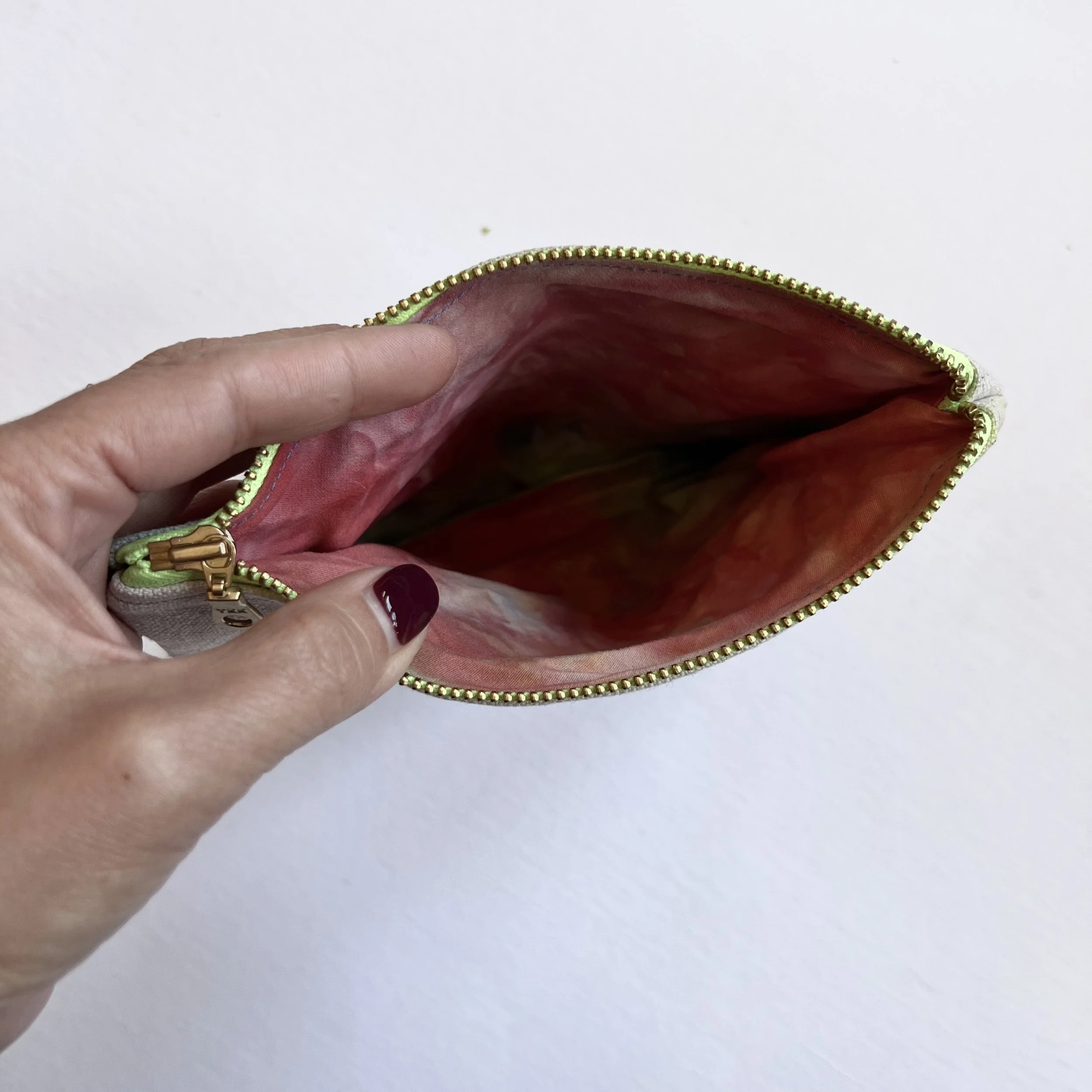 Hand-dyed pouch (medium)