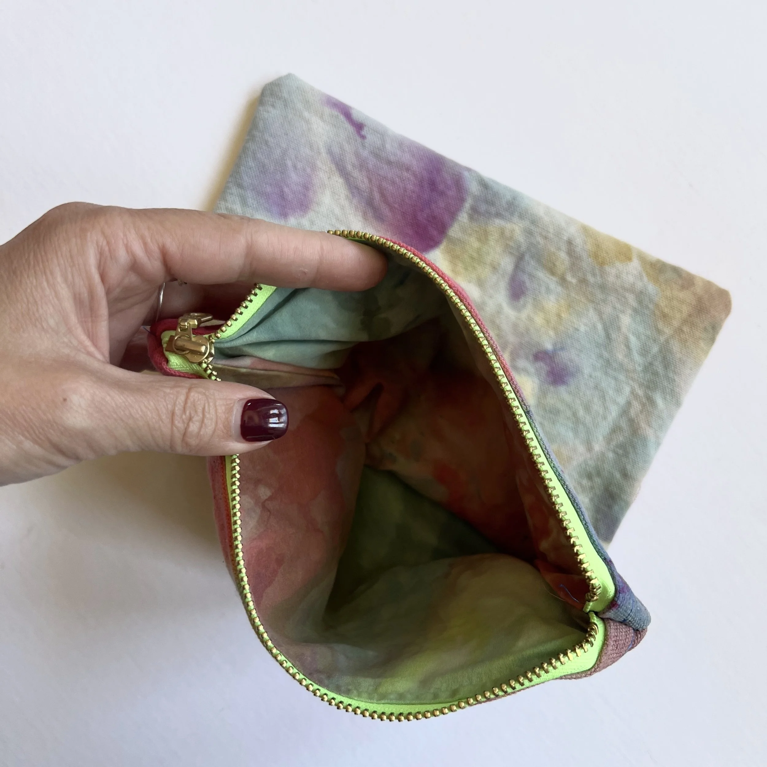 Hand-dyed pouch (XL)
