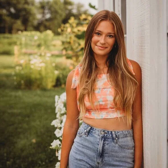 Another gorgoues young woman here for senior photos!  I can&rsquo;t get over how put together these young women are today!  Stunning images by @monikajanssen320 

#studioon1675 #seniorportraits #propertyrental #studiorental