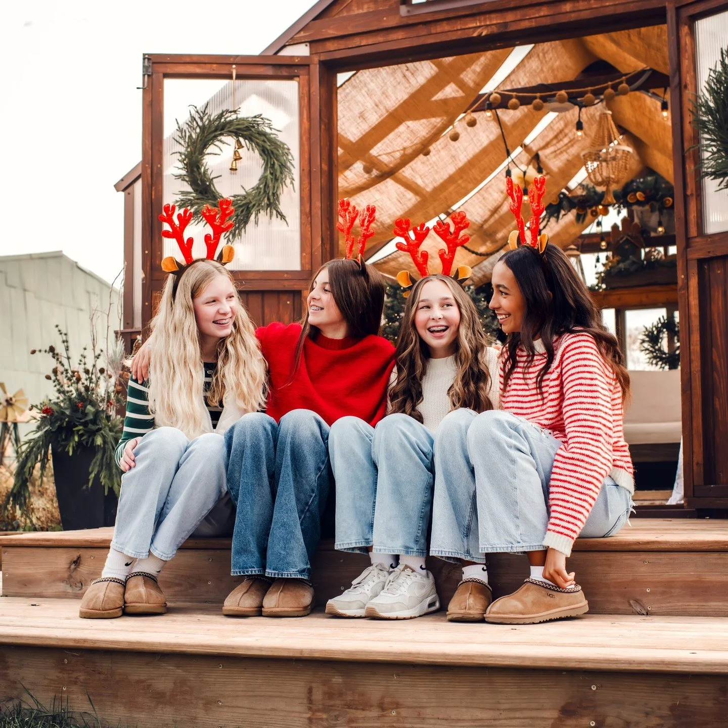 @lisamatthiaspope nailed this adorable session with this group of best friends!!!! 

#studioon1675 #christmas #greenhousesessions #holidayphotos