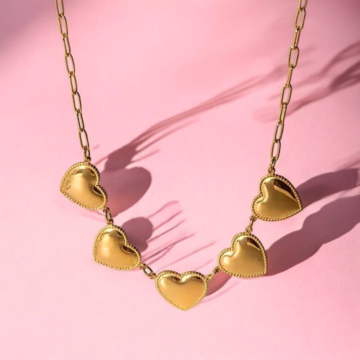 Sweetheart Necklace in Gold