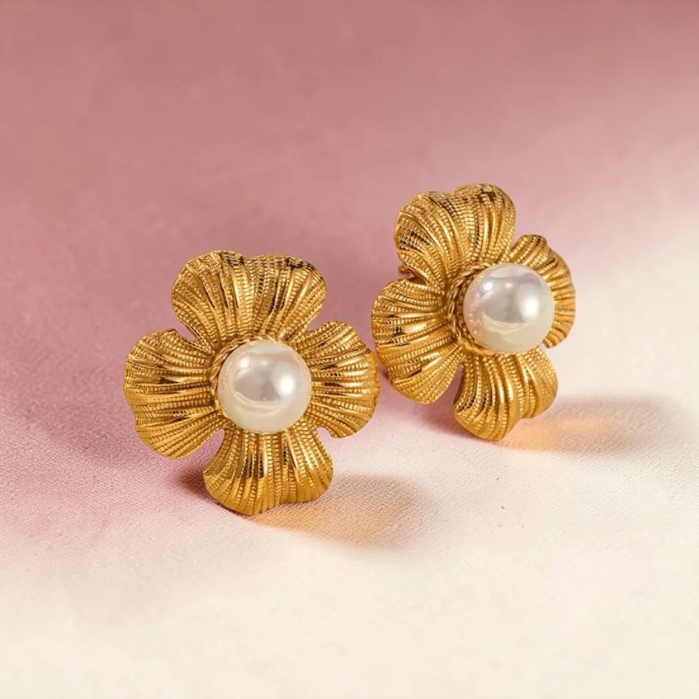 Daisy Pearl Stud Earrings in Gold