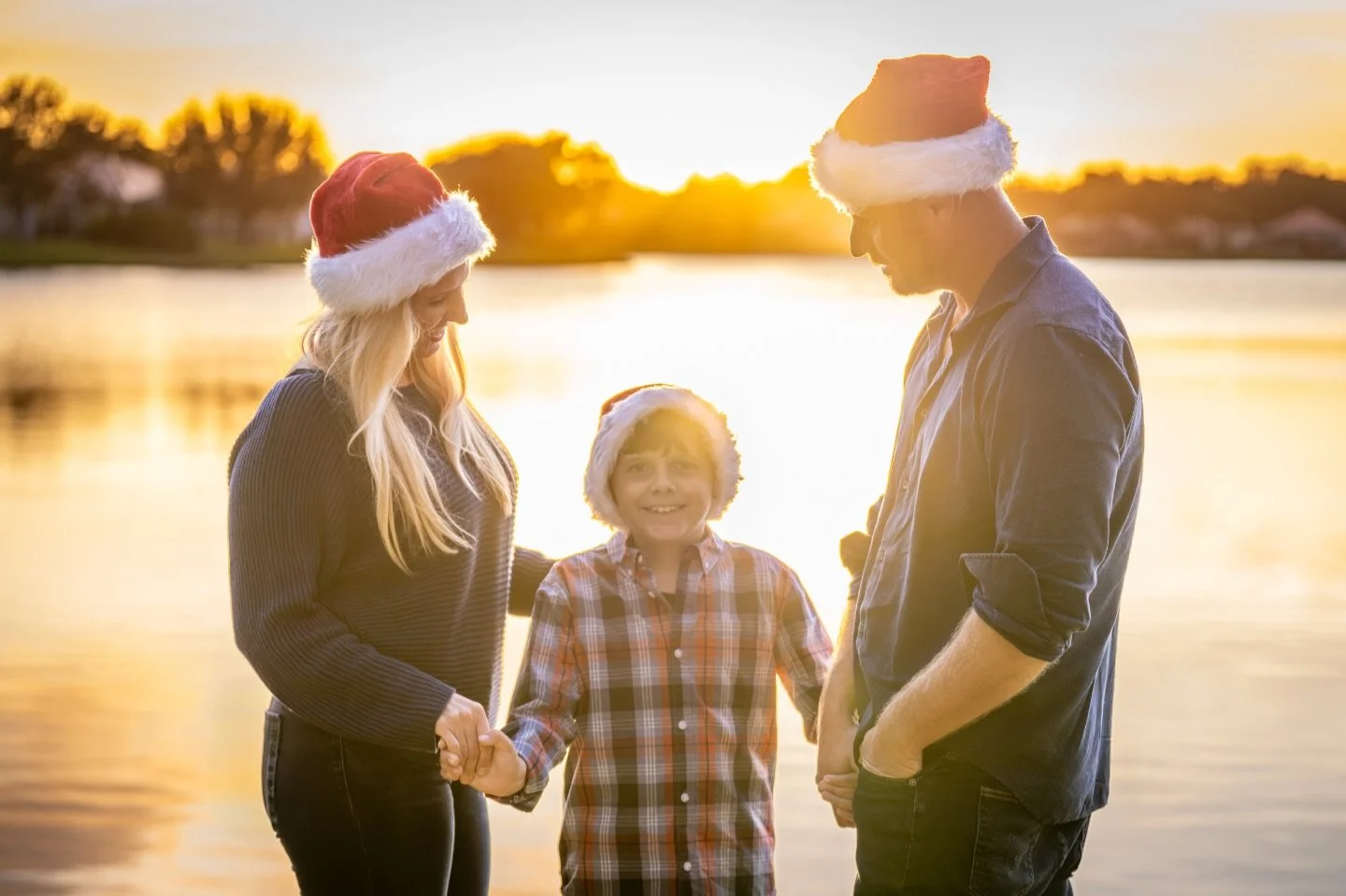Season&rsquo;s greetings, from the light of our lives to yours. ✨ 

May your season be full of warmth, connection, and love.

#hobesoundphotographer #familyphotos #goldenhour