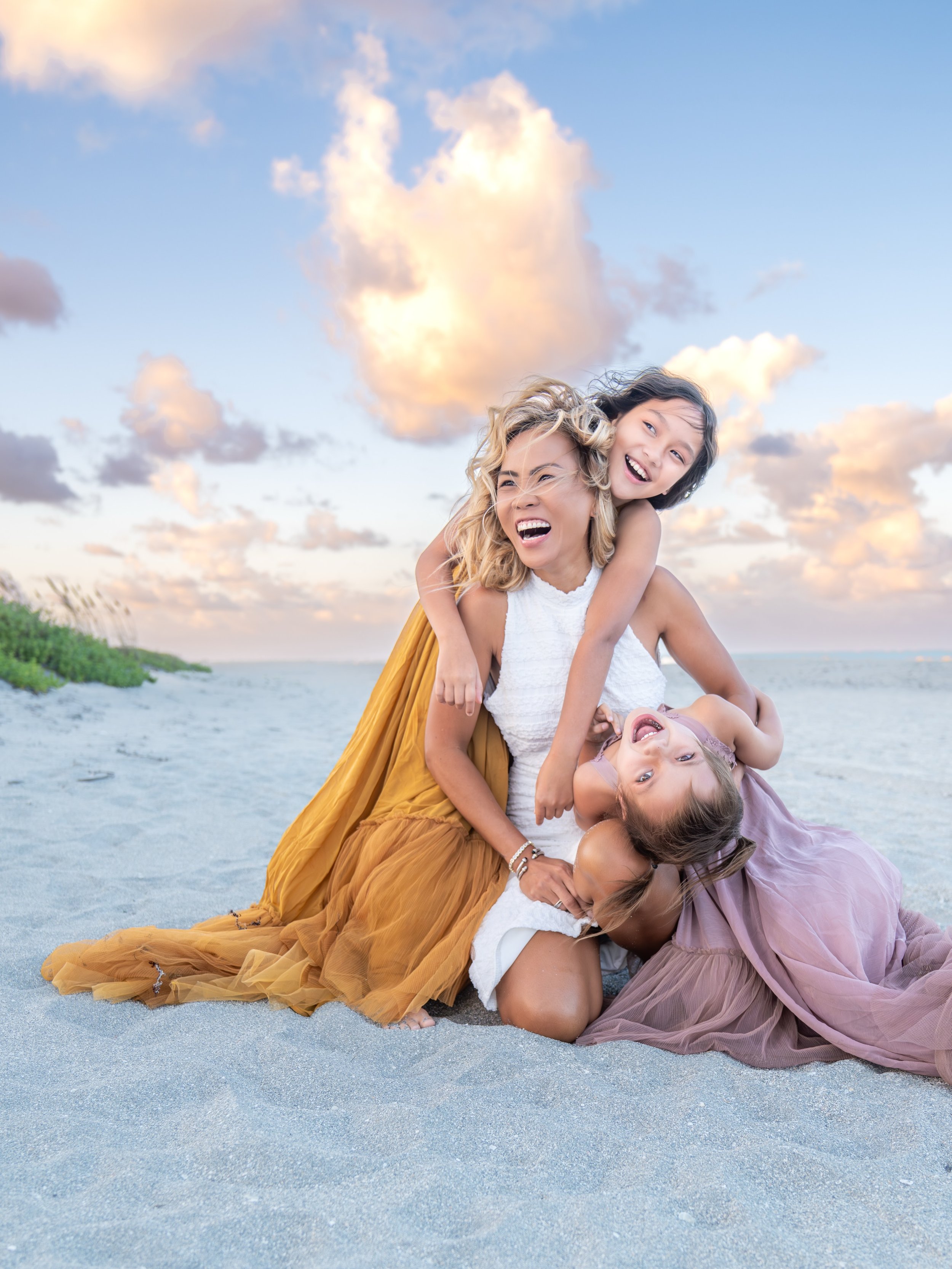 Spending time behind the lens with these gorgeous girls was easily one of the highlights of my winter season. 💖

#hobesoundphotographer #girlsruletheworld #mommydaughterlove