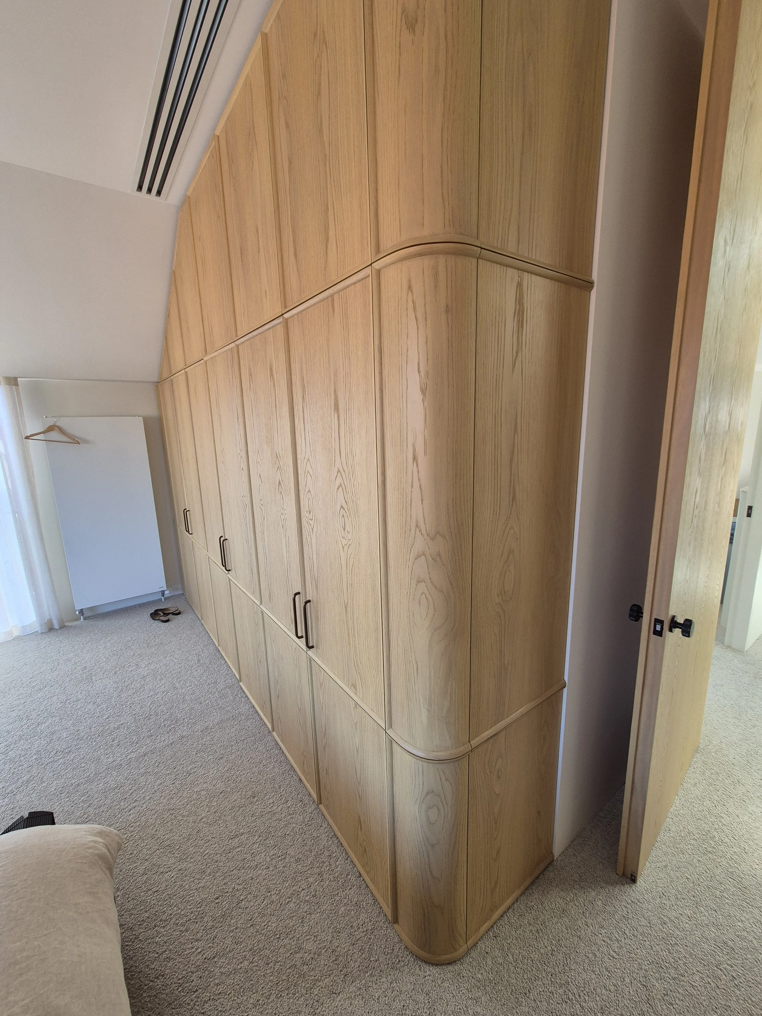 Curved wardrob MM Harold.jpg