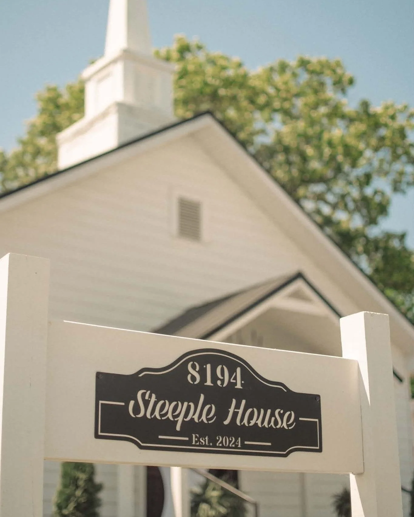 💒 YOUR SPECIAL DAY DESERVES A SPECIAL PLACE

Whether you&rsquo;re planning a wedding, anniversary or birthday celebration, family reunion, or celebration of life, Steeple House offers a beautiful setting for the moments that matter most.

Located at
