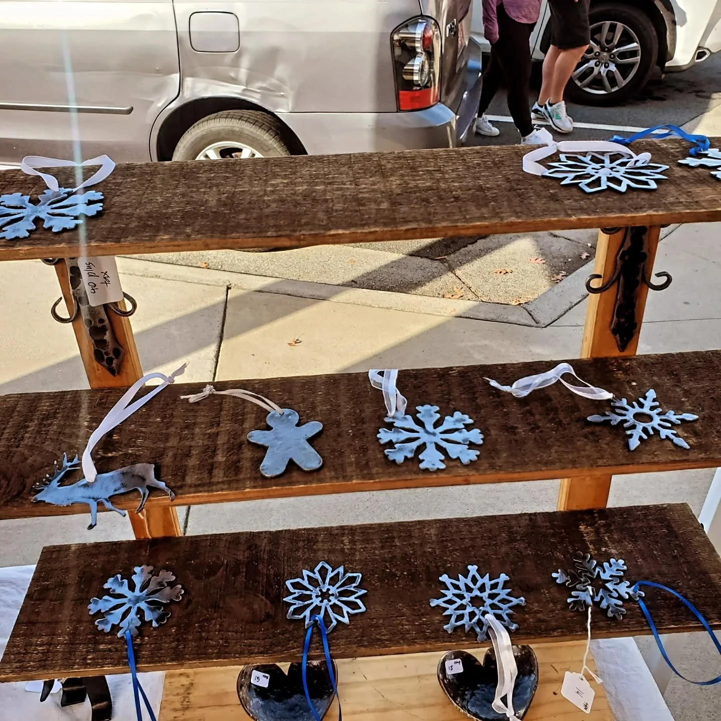 We've got christmas ornaments for your tree. Glass light bulbs and metal snowflakes.

#hickorync 
#christmasshopping 
#christmasdecor 
#staindglass 
#Ironworks 
#supportlocal 
#supportsmallbusiness