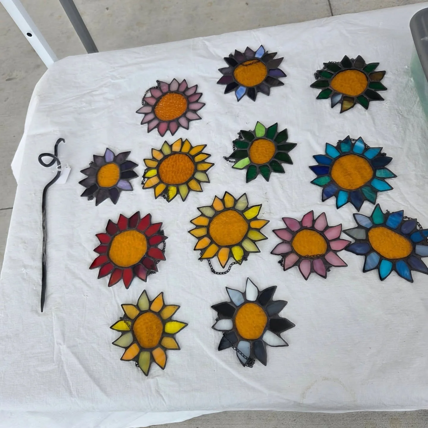 Sunflower restock!

#sunflower #stainedglass #supportsmallbusiness #hickorync