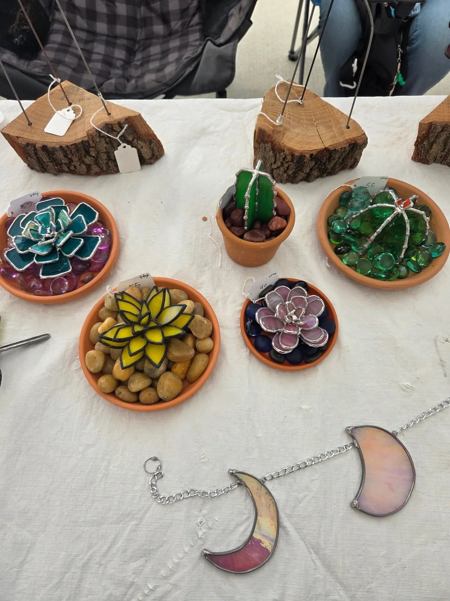 Some restocks and new items. Come by and get your last minute mothers day gifts.

#mothersdaygifts❤️ 
#stainedglass 
#Ironworks 
#jewelry 
#hickorync
