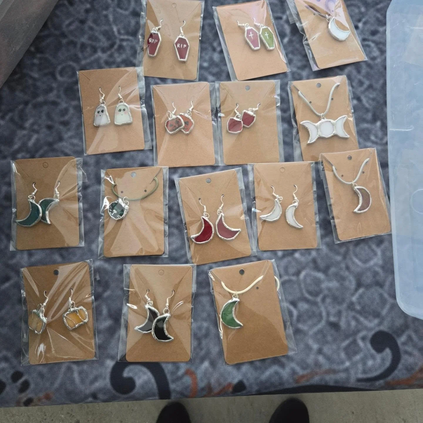 Restock of some glass jewelry &amp; some new suncatchers. #stainedglass #supportsmallbusiness #hickorync #shoplocal #perfectpresents🎁