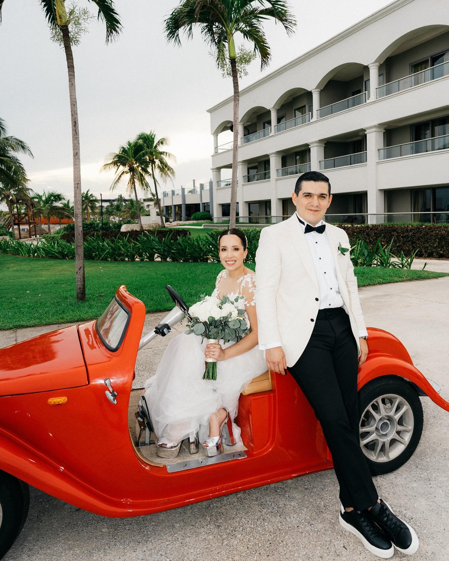 Still swooning over the stunning wedding of Moni and Humbe in the breathtaking Riviera Maya! 🌿✨ As a wedding photographer, there&rsquo;s nothing more rewarding than capturing love in its purest form, and this celebration was nothing short of magical