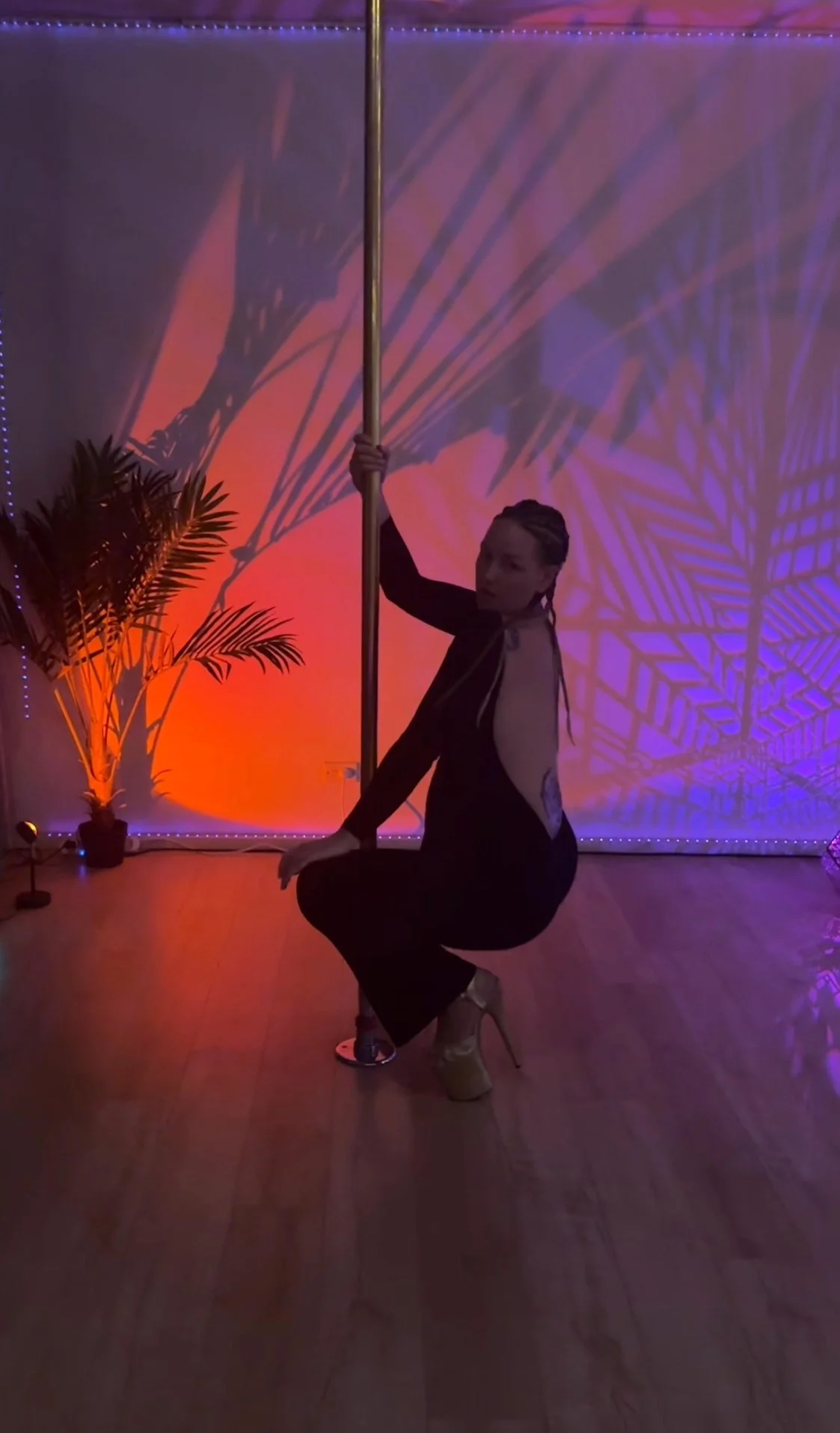 Dancer danciner on a pole at GC Polefit