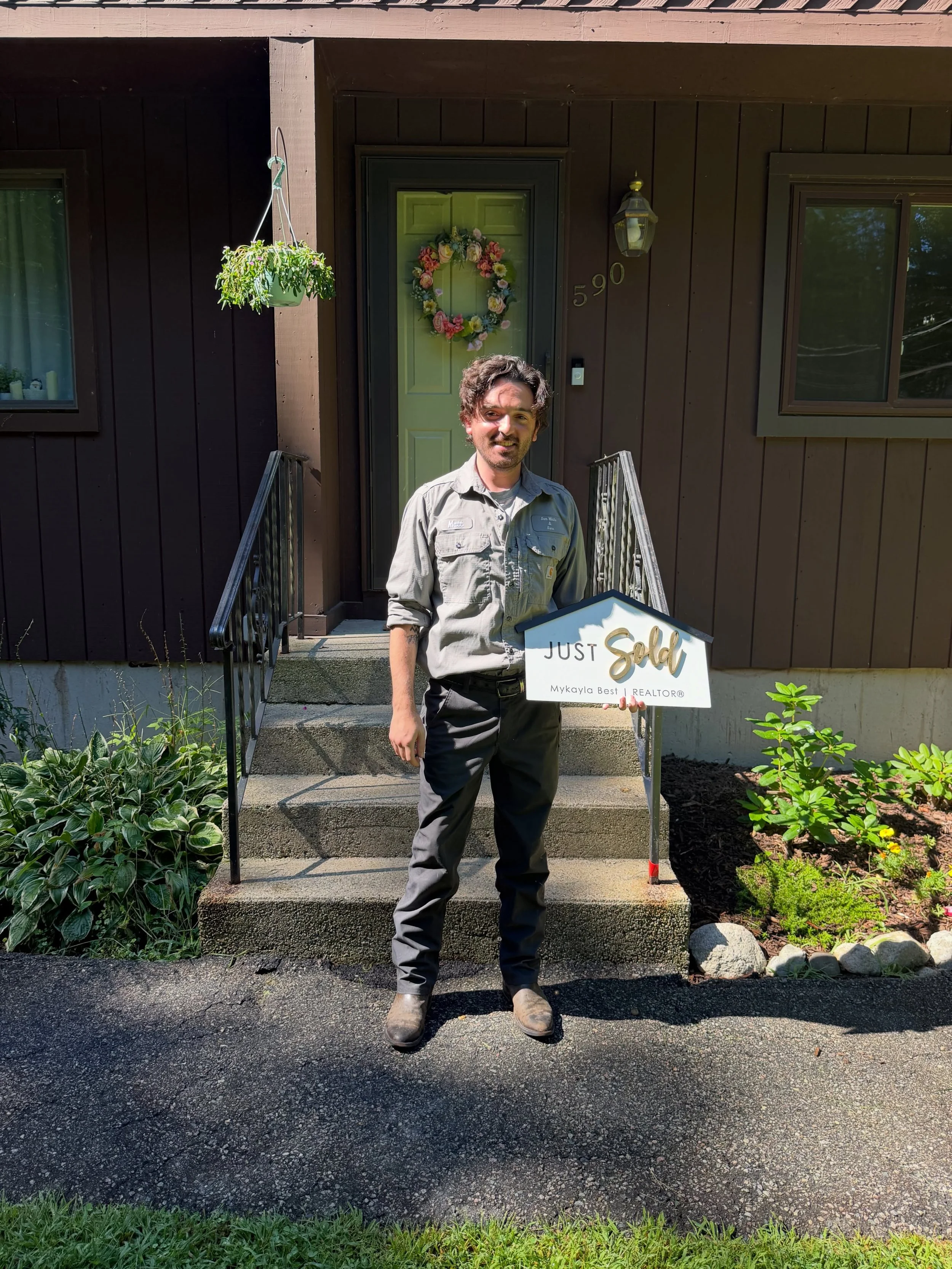 Like father, like son&hellip; but make it real estate! 🏡😂

CLOSING DAY x2 ✨

Today I got to hand over TWO sets of keys to a father + son duo &mdash; including one very exciting first-time homebuyer moment! 

Two homes, two new chapters, one family,