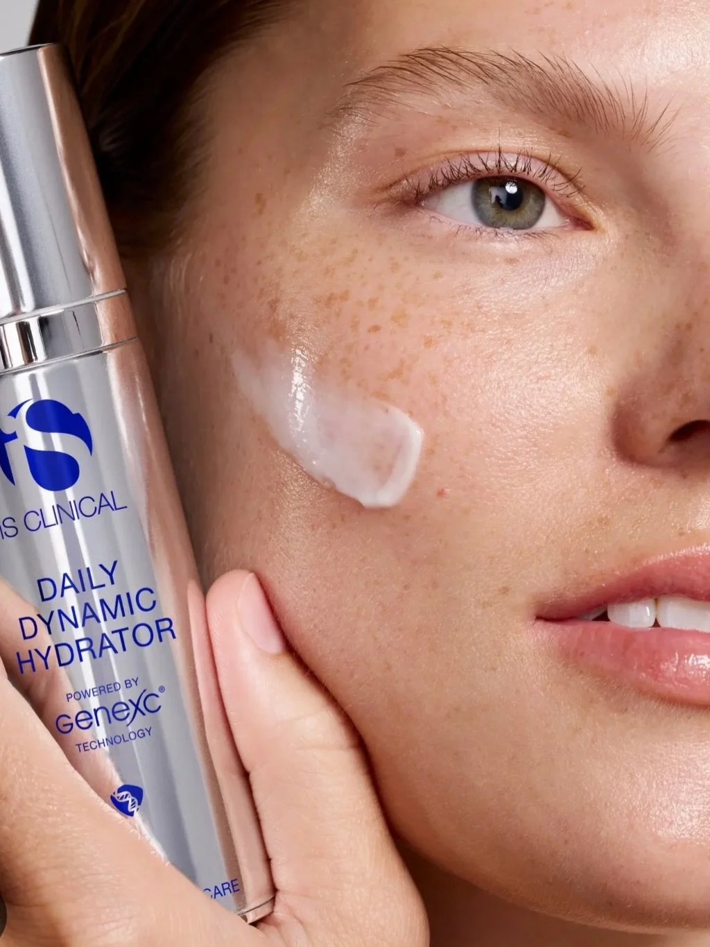 Not all hydration is created equal.
This is the &ldquo;glass of water + electrolytes + good sleep&rdquo; version for your skin 
Daily Dynamic Hydration doing the most for you