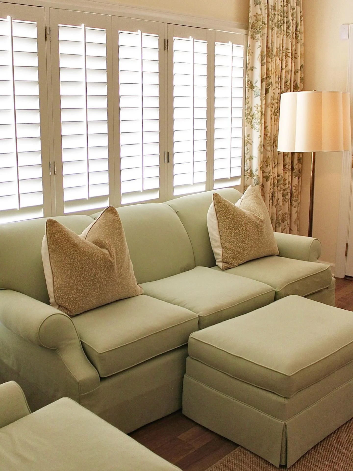 Happy October 🎃 Let us help you design a home that’s both festive and fabulous—just in time for the holidays!
