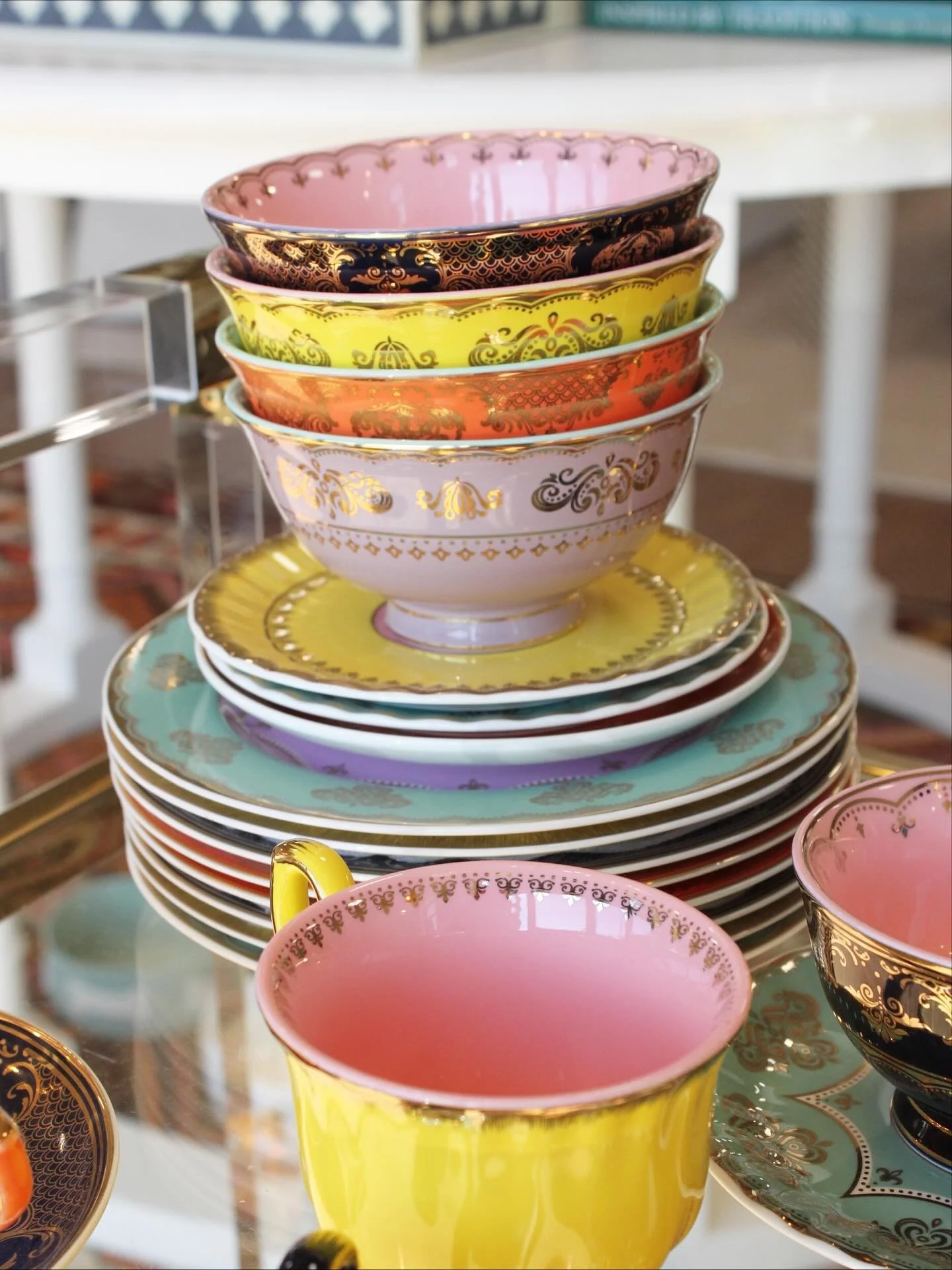 Stock up on tableware before the holidays—perfect for gifts or hosting! 25% off all tableware through Friday.