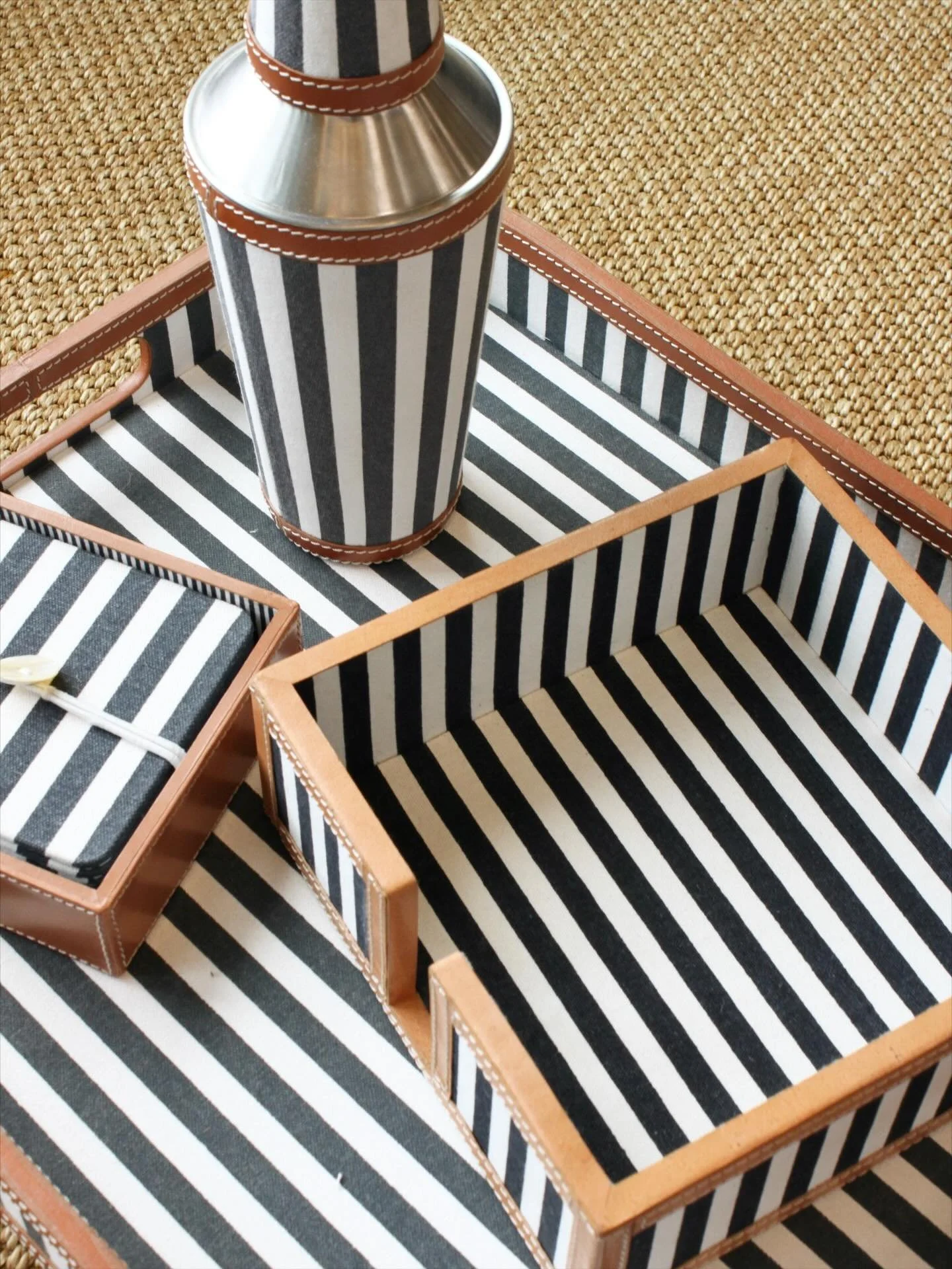 Last-minute hostess gift alert 🚨 We&rsquo;re open tomorrow 10&ndash;4&mdash;come shop Pigeon &amp; Poodle and other brands for easy grab-and-go gifting.

Closed the rest of the week&mdash;Happy Thanksgiving! 🦃