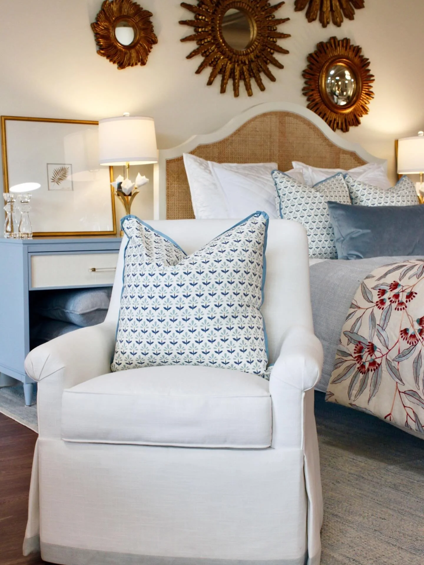 It&rsquo;s Friday&mdash;come visit us before 4 PM to begin designing the room you&rsquo;ve been dreaming of 🏡