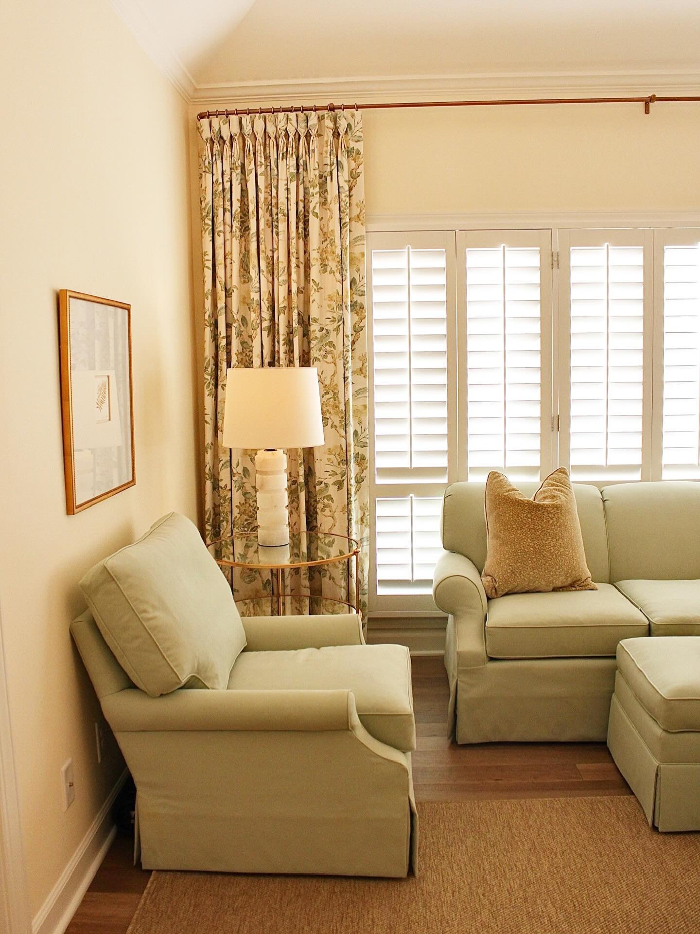 Get a jumpstart on 2026 decorating, and swing by the store before we close for Christmas 🎄🎅🏼

We&rsquo;ll help you pick out lighting (like this lamp from @visualcomfort!) drapery, furniture and more&mdash;we&rsquo;re open until 4 PM.