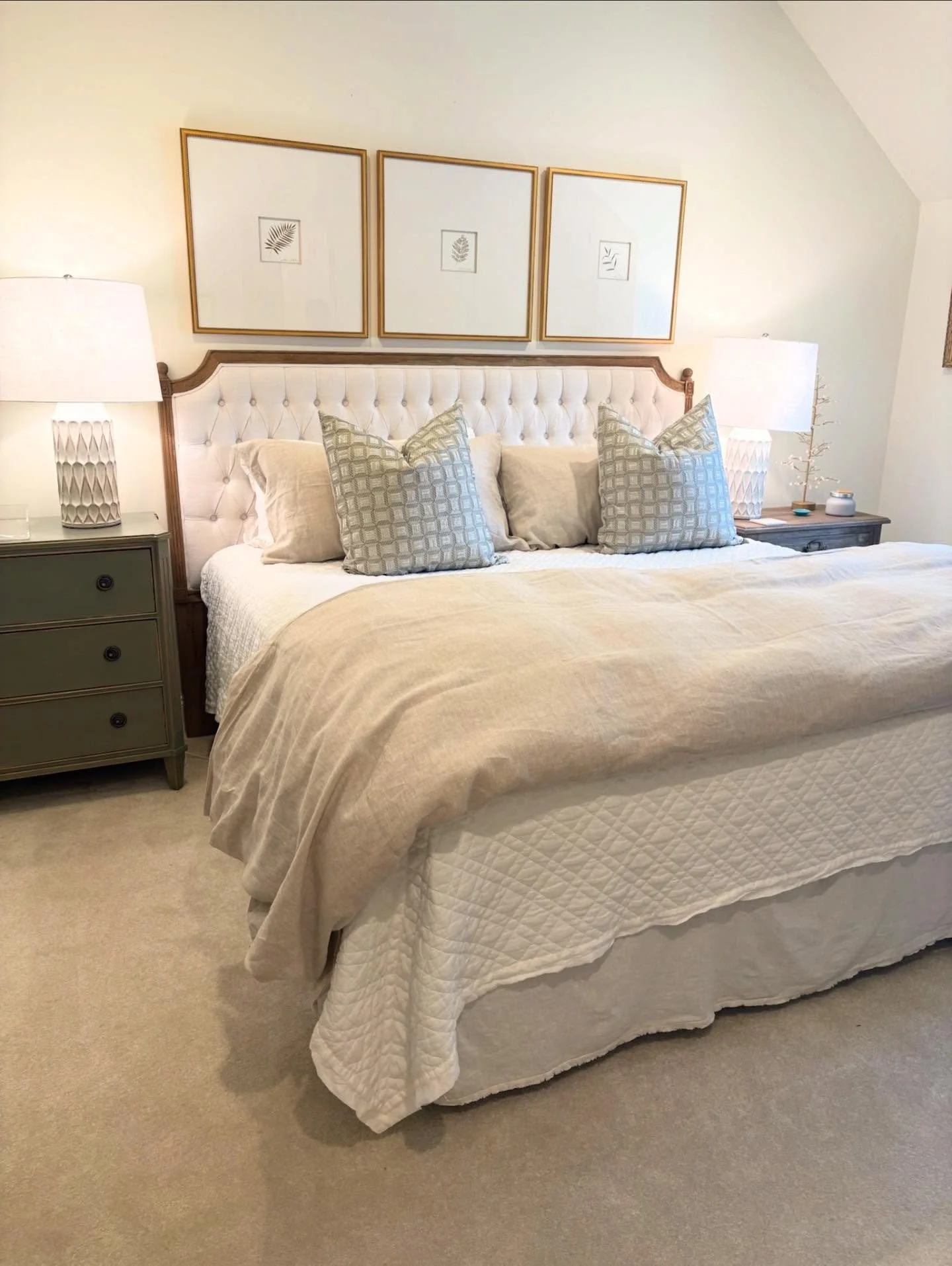 Last-minute refresh? No problem ✔️ 

This client needed it ASAP, and we delivered same day with Lauren Foshee art and Ann Gish bedding&mdash;shams, duvet and pillows.