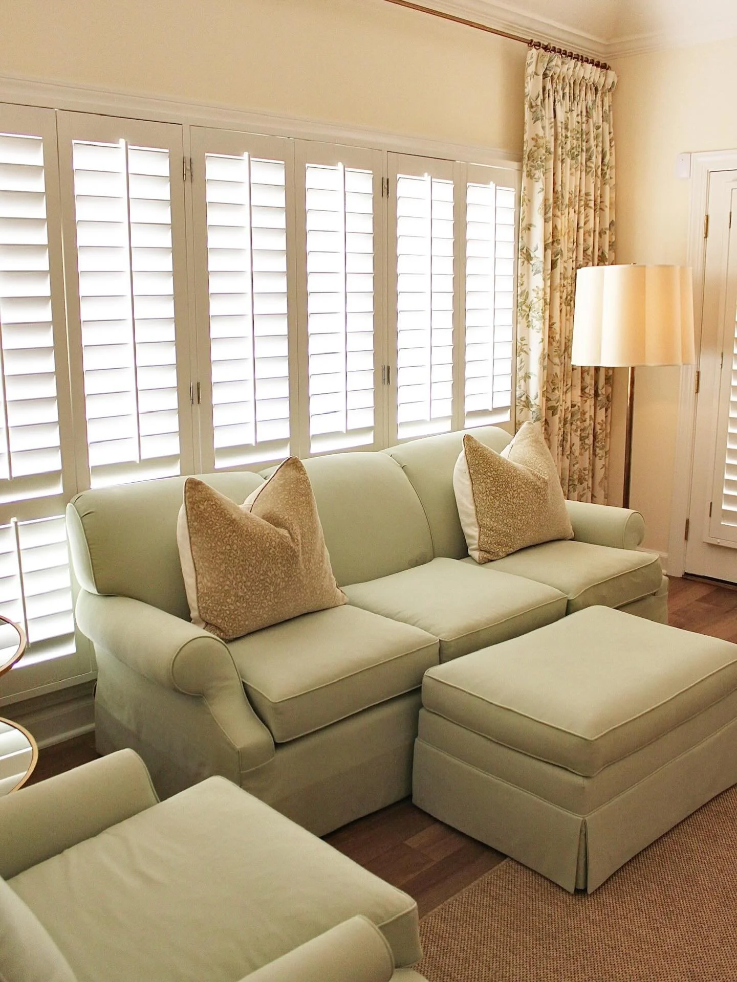 Whether you&rsquo;re looking for a new table lamp or need an entire room transformation&mdash;we can help with that 🏡 

Check out one of our recent projects&mdash;

✔️ Bedding from SFERRA &amp; Ann Gish
✔️ Lauren Foshee art 
✔️ Stanton rug
✔️ Visual